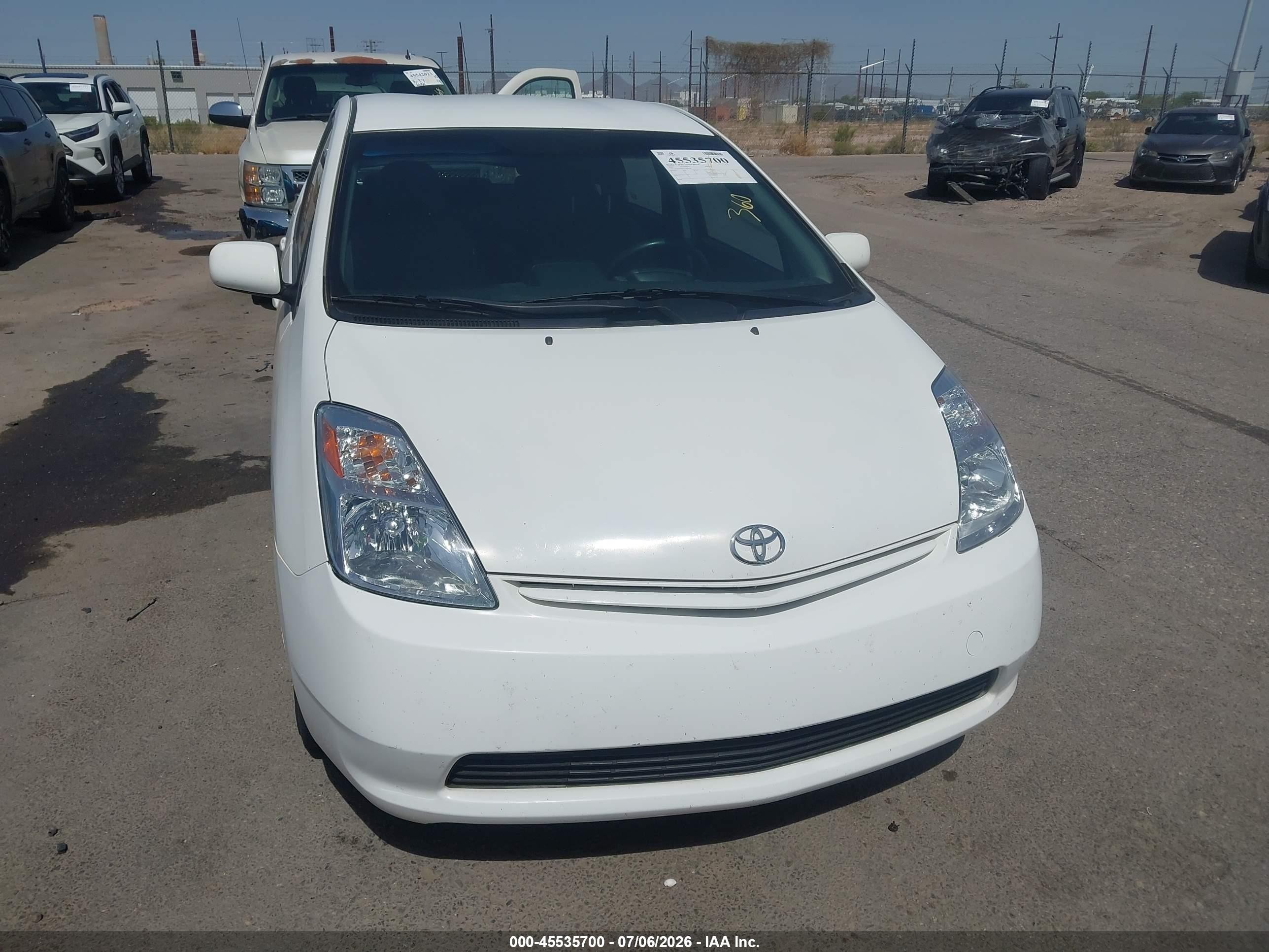 2005 Toyota Prius   White vin: JTDKB20U953047986