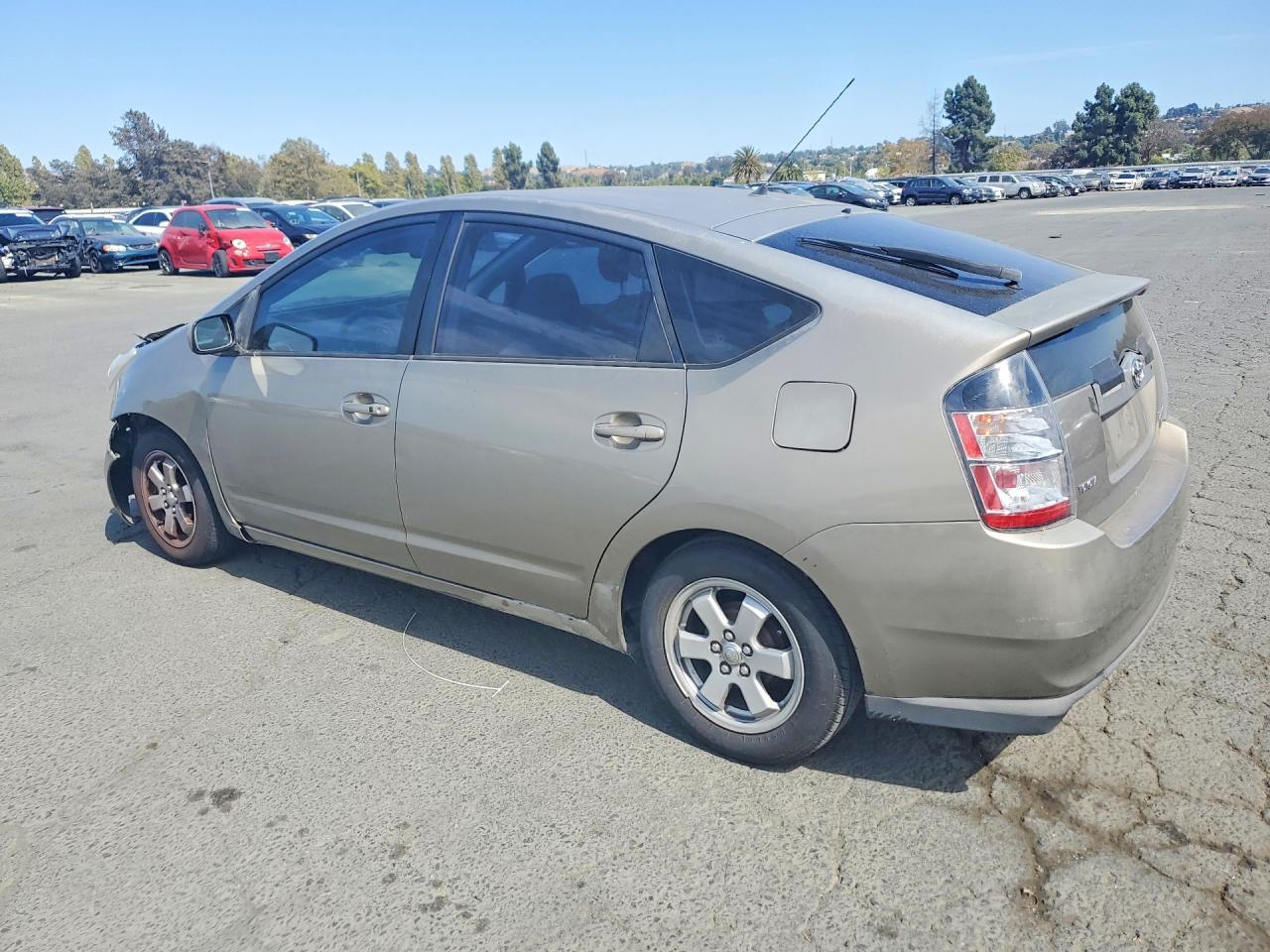 2005 Toyota Prius Base Tan vin: JTDKB20U953058194