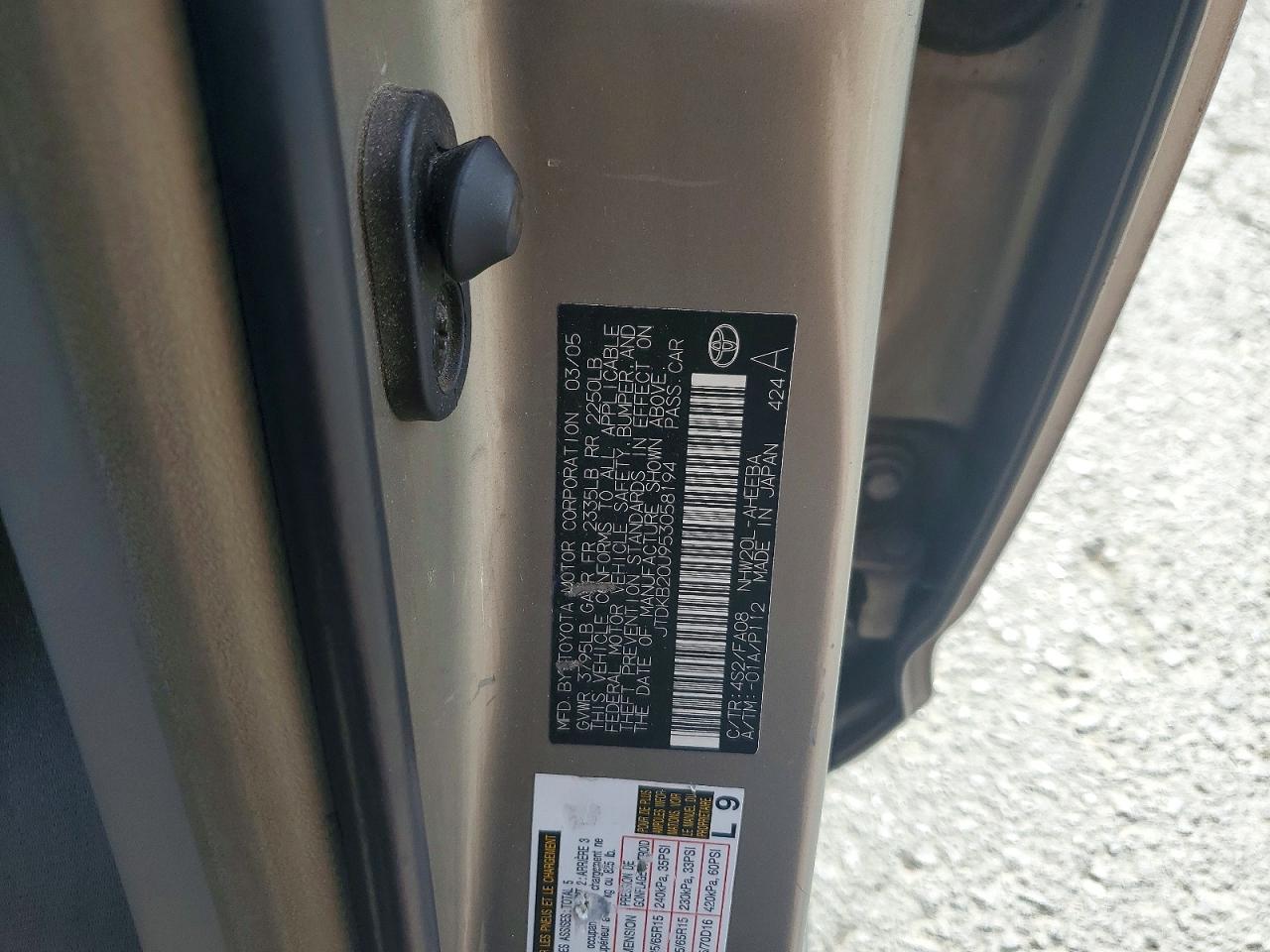 2005 Toyota Prius Base Tan vin: JTDKB20U953058194