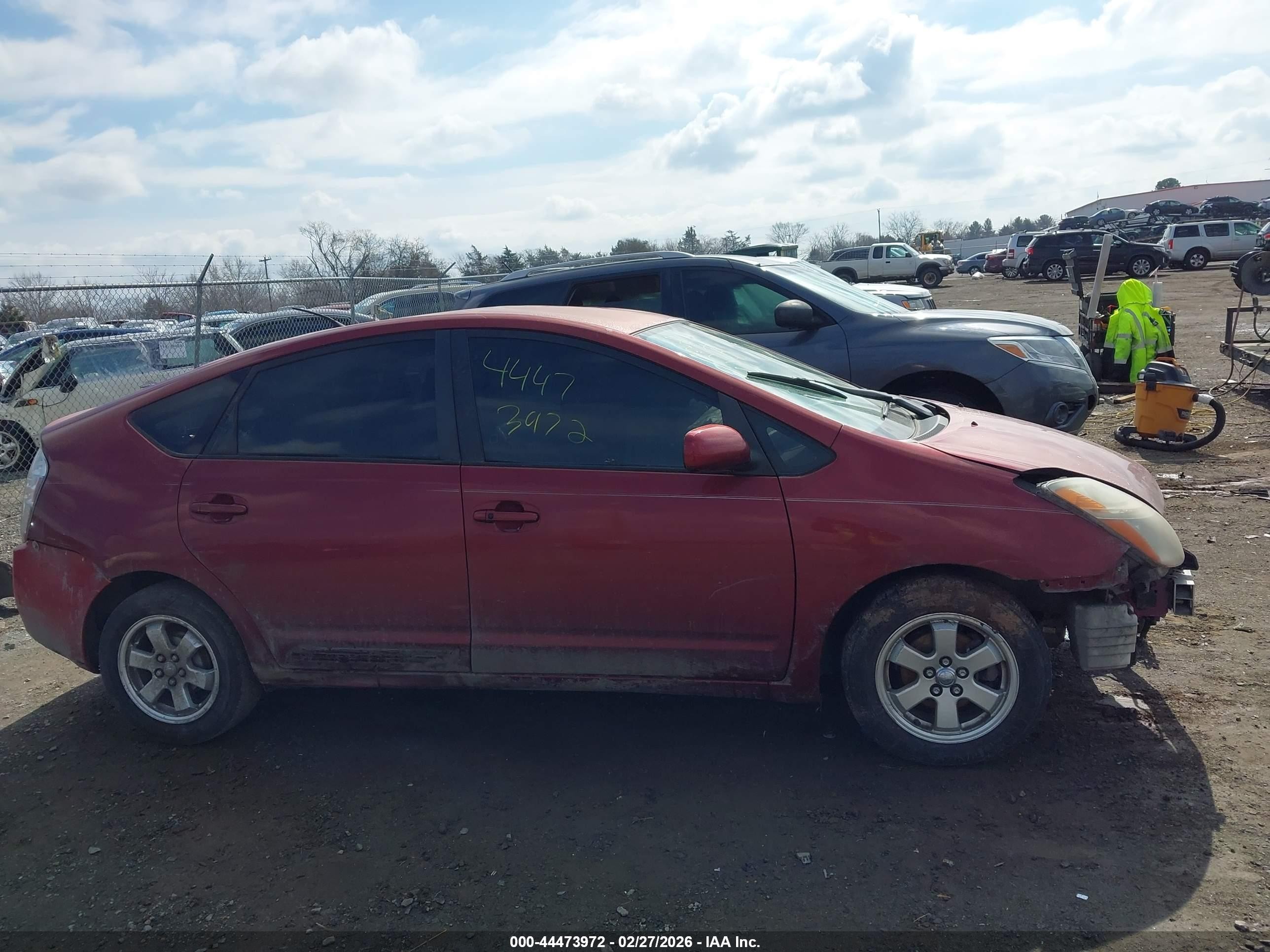 2005 Toyota Prius   Red vin: JTDKB20U953062701