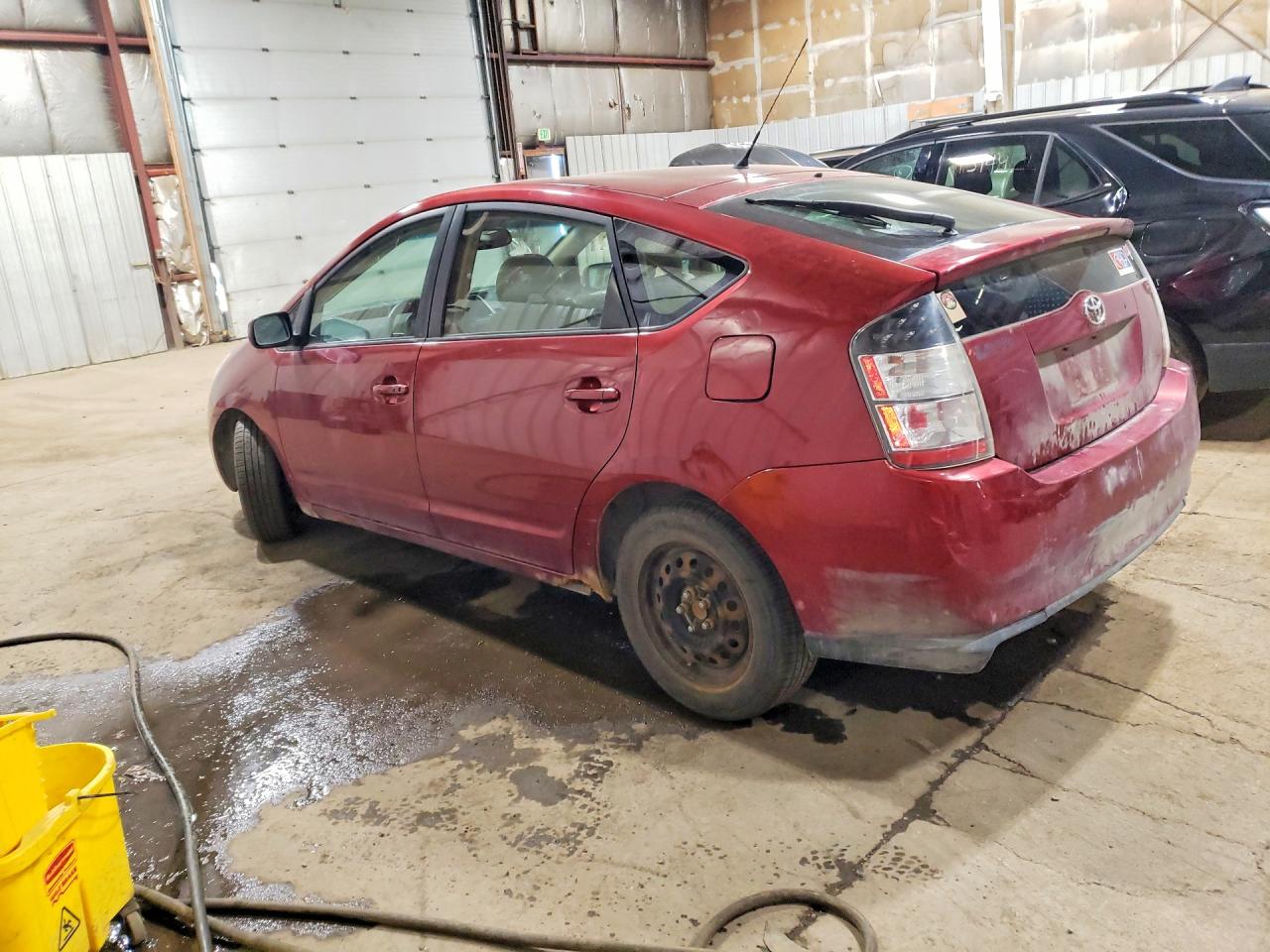 2005 Toyota Prius Base Burgundy vin: JTDKB20U953064464