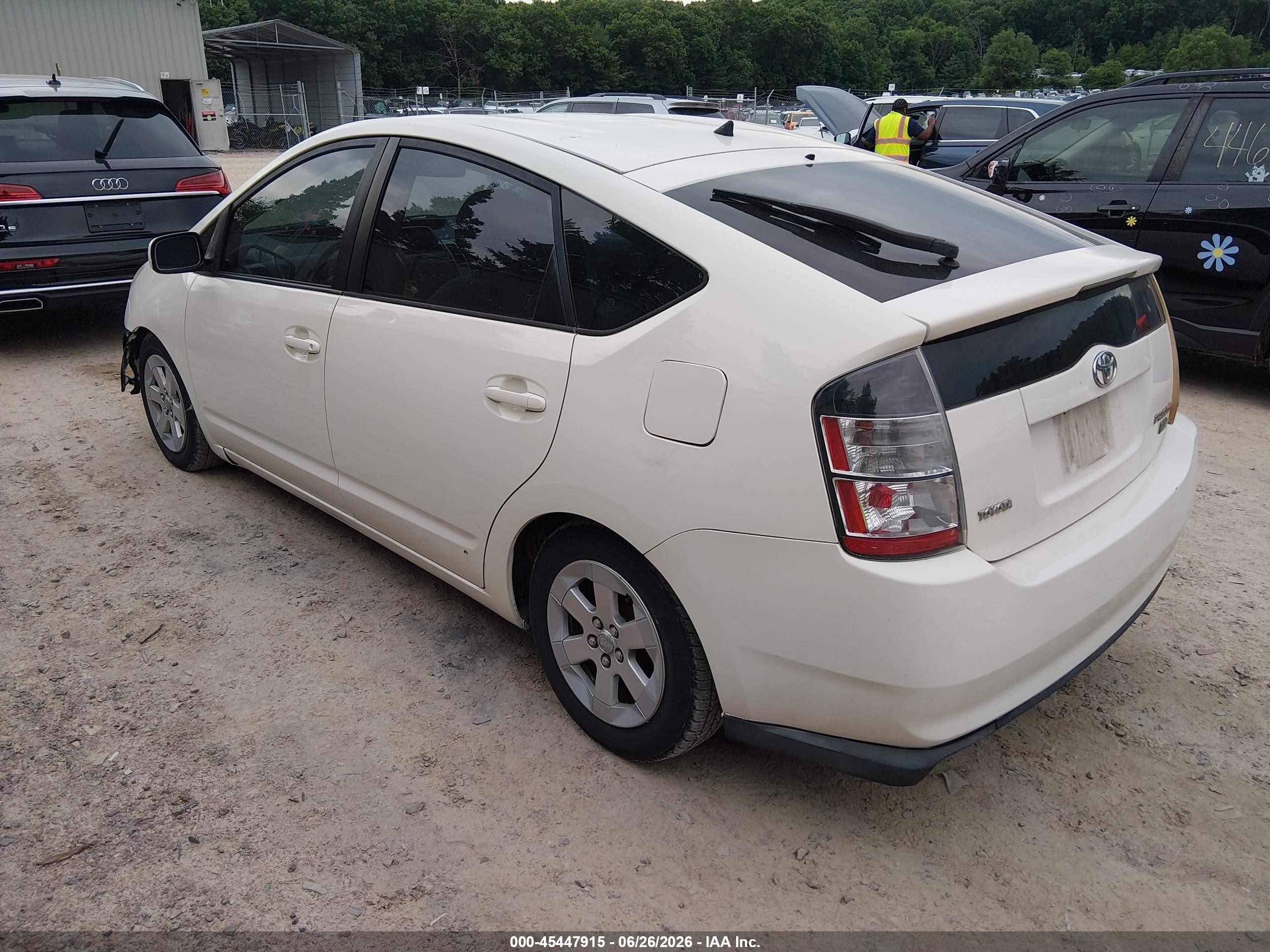 2005 Toyota Prius   White vin: JTDKB20U953079353