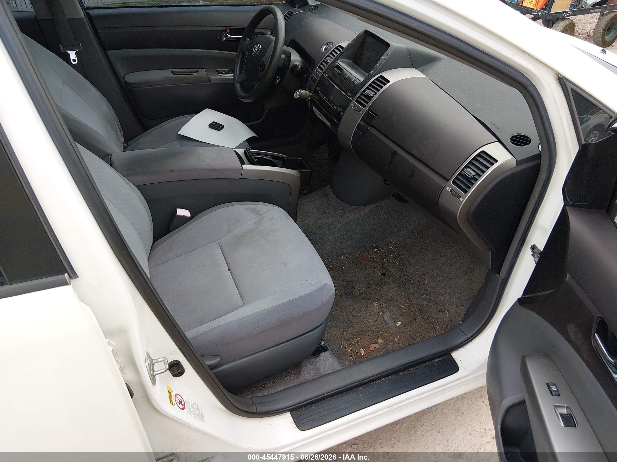 2005 Toyota Prius   White vin: JTDKB20U953079353