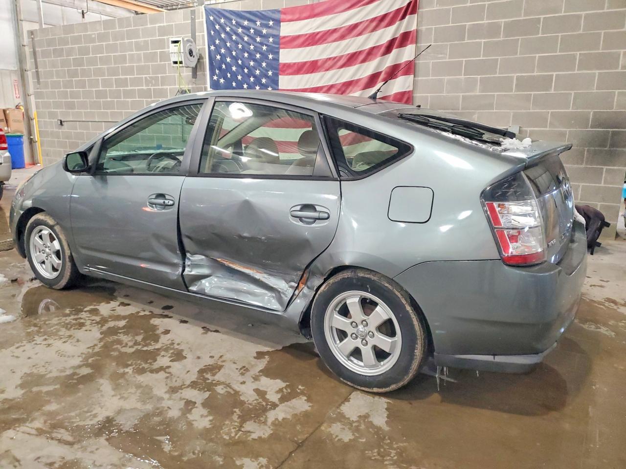 2005 Toyota Prius Base Серый vin: JTDKB20U953083600