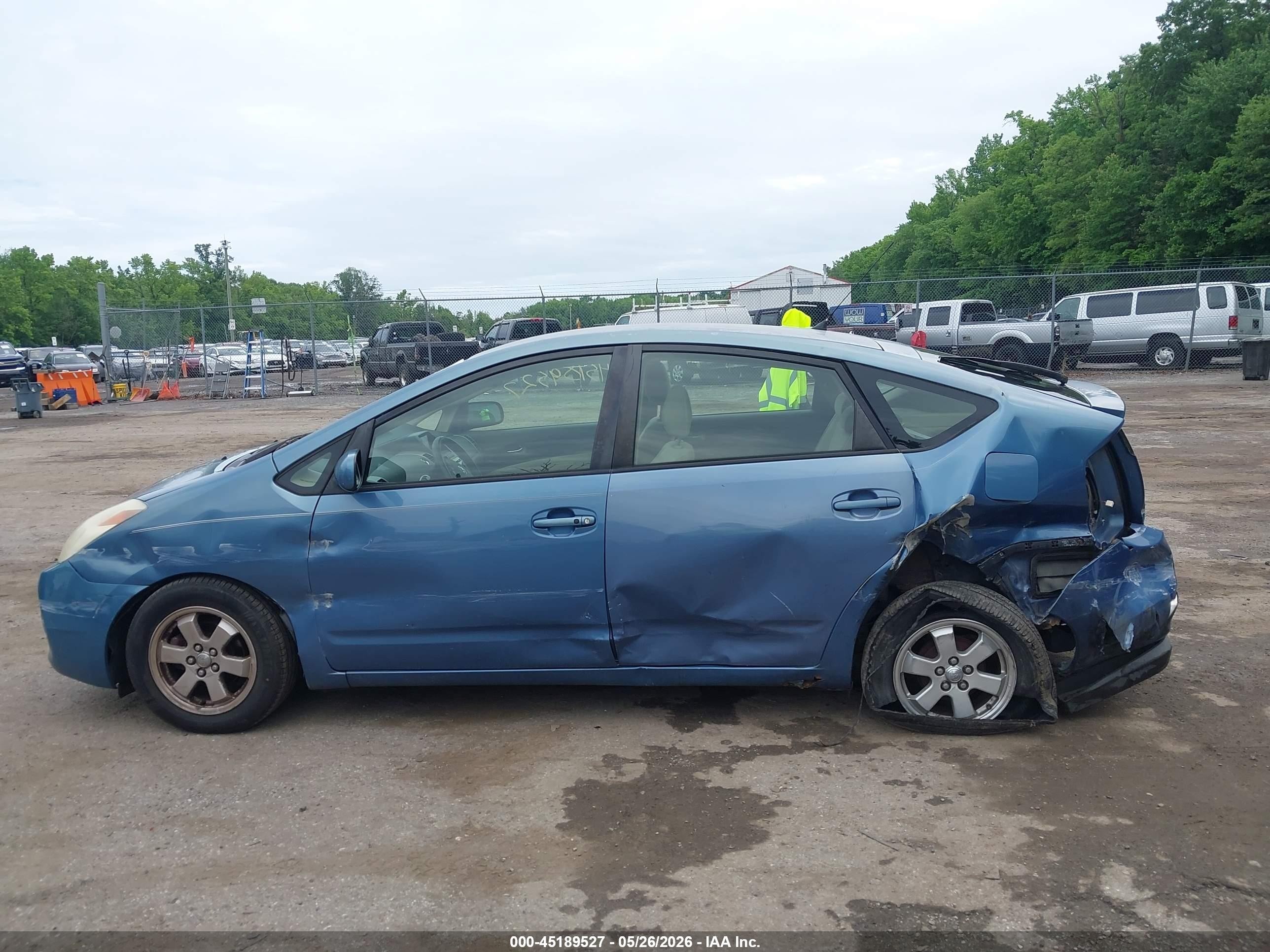 2005 Toyota Prius   Blue vin: JTDKB20U953096928