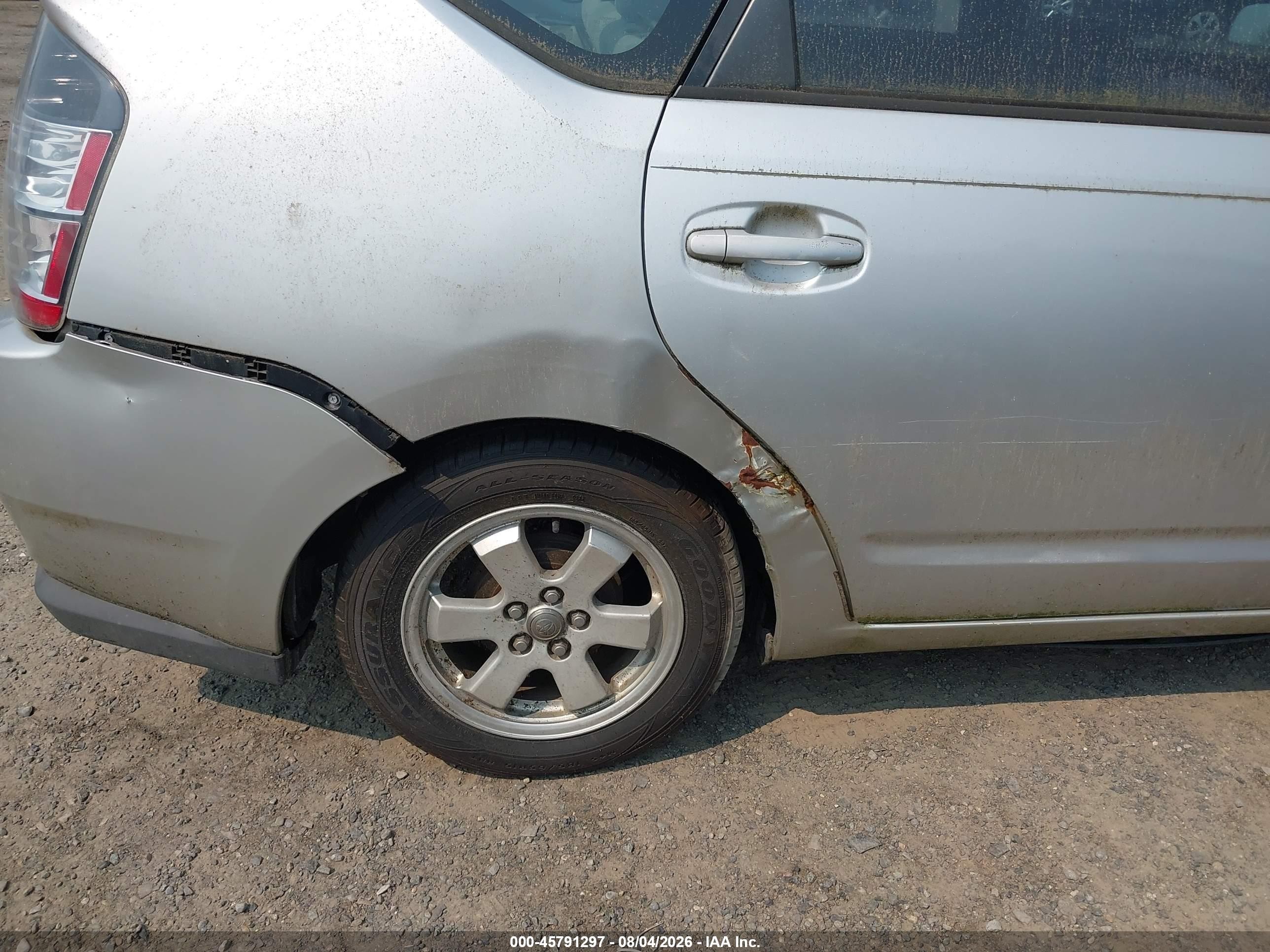 2005 Toyota Prius   Silver vin: JTDKB20U957029190