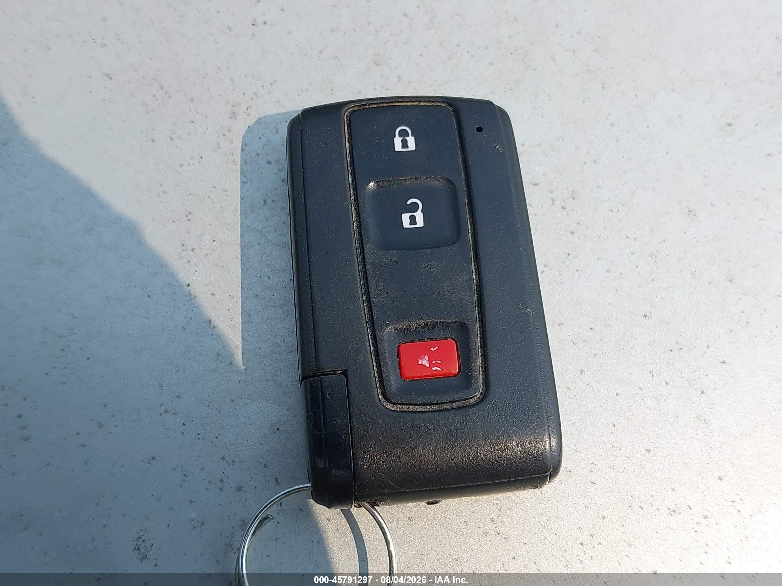 2005 Toyota Prius   Silver vin: JTDKB20U957029190