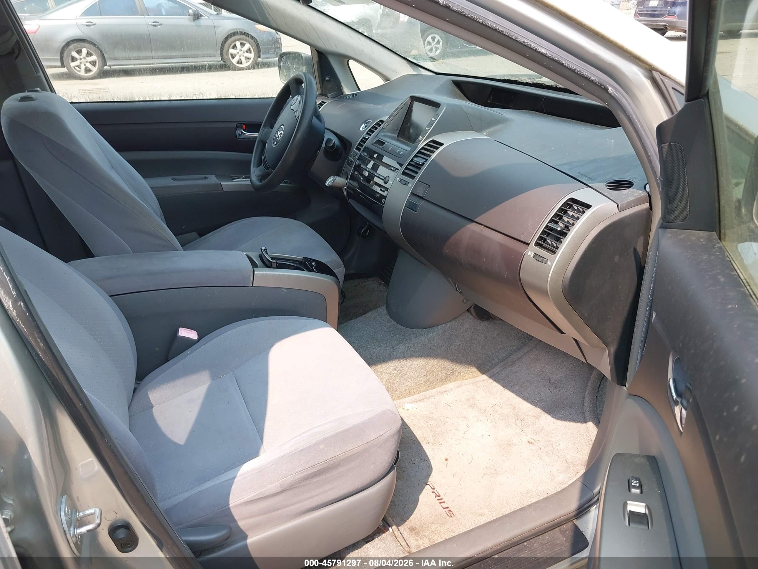 2005 Toyota Prius   Silver vin: JTDKB20U957029190