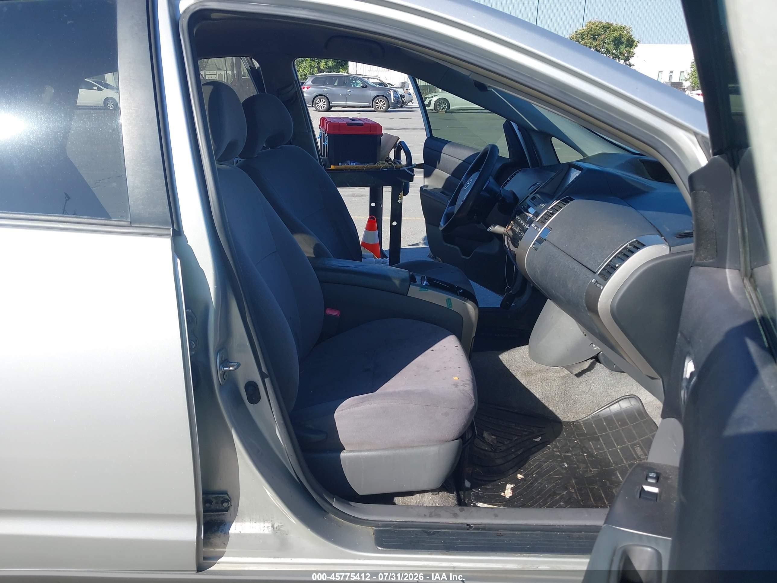 2005 Toyota Prius   Gray vin: JTDKB20U957034681