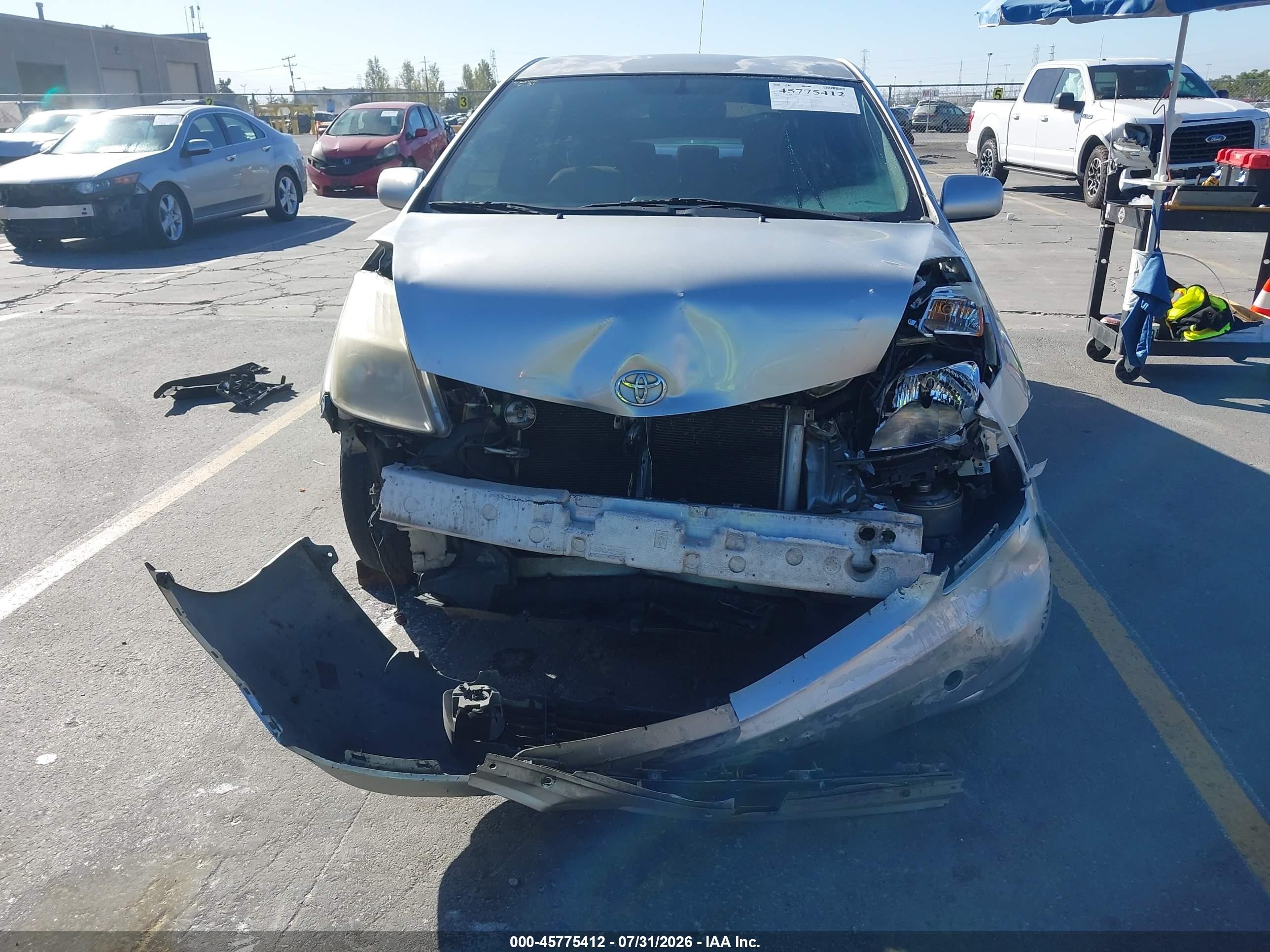 2005 Toyota Prius   Gray vin: JTDKB20U957034681