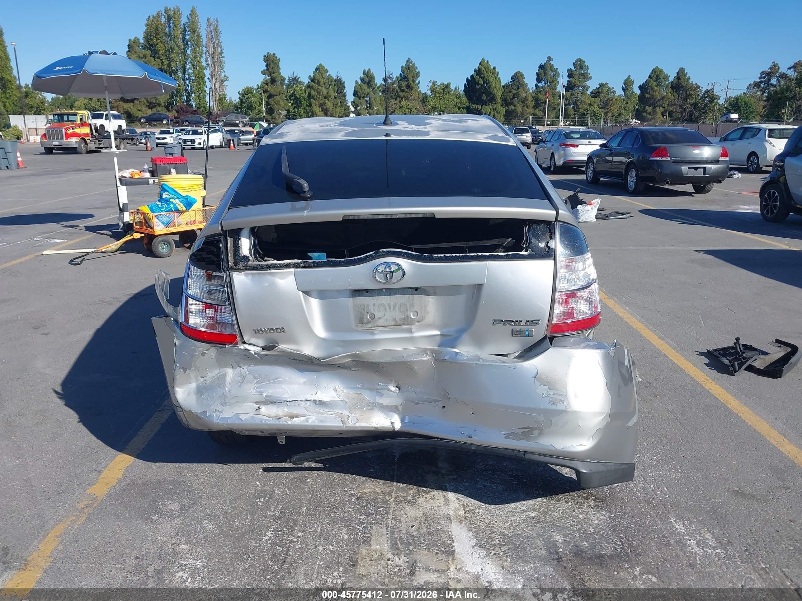 2005 Toyota Prius   Gray vin: JTDKB20U957034681