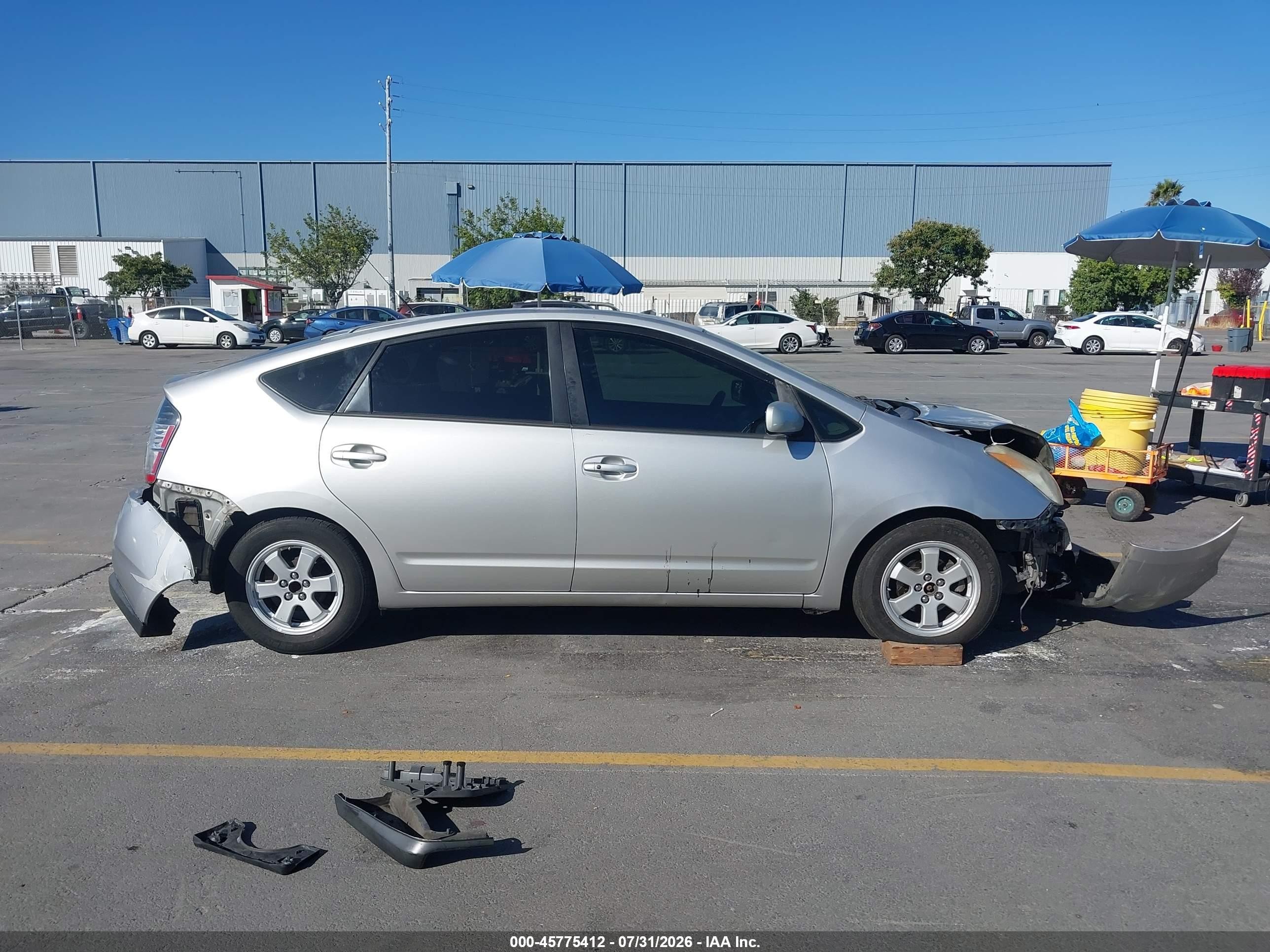 2005 Toyota Prius   Gray vin: JTDKB20U957034681