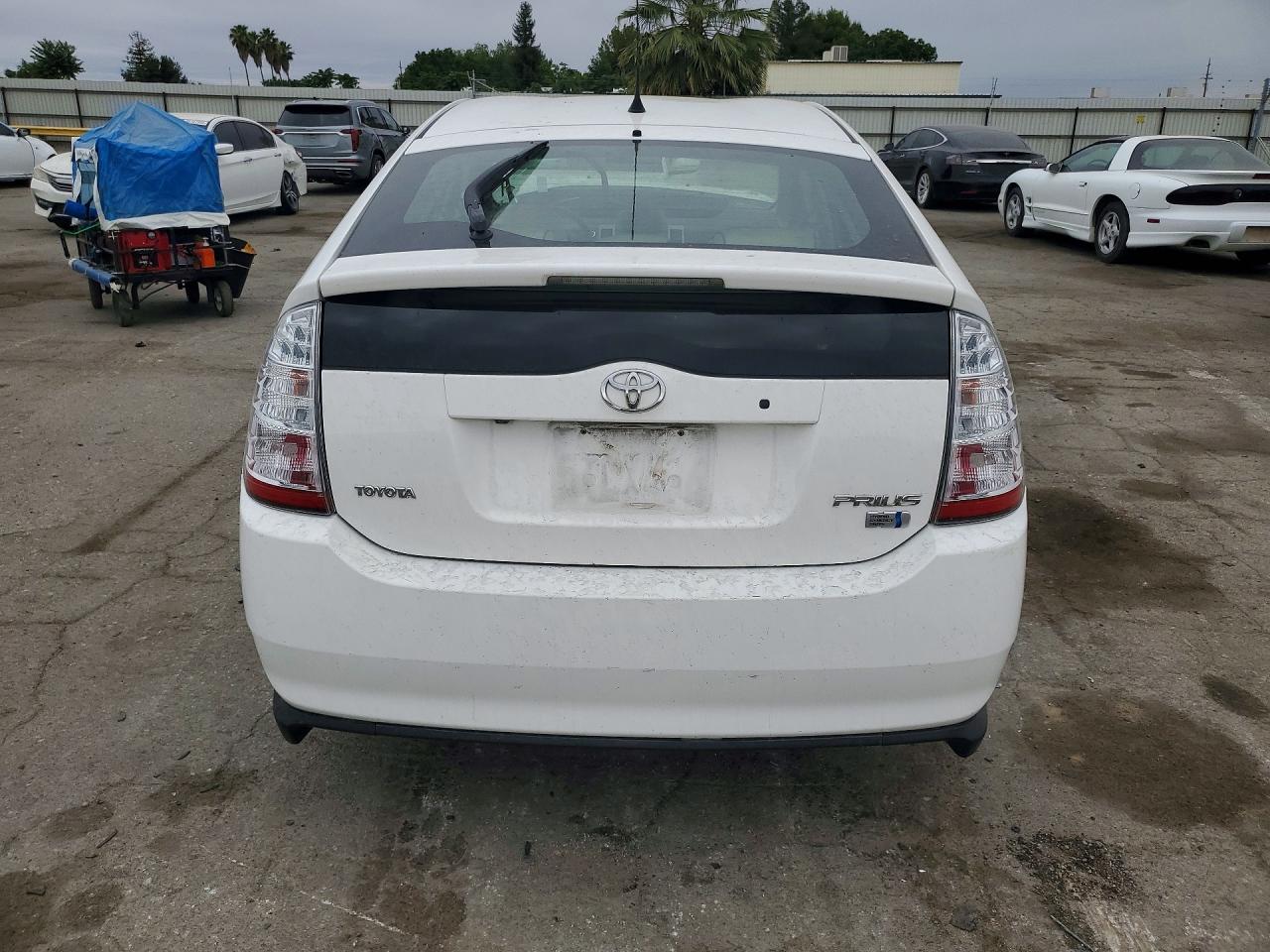 2006 Toyota Prius Base White vin: JTDKB20U963158376