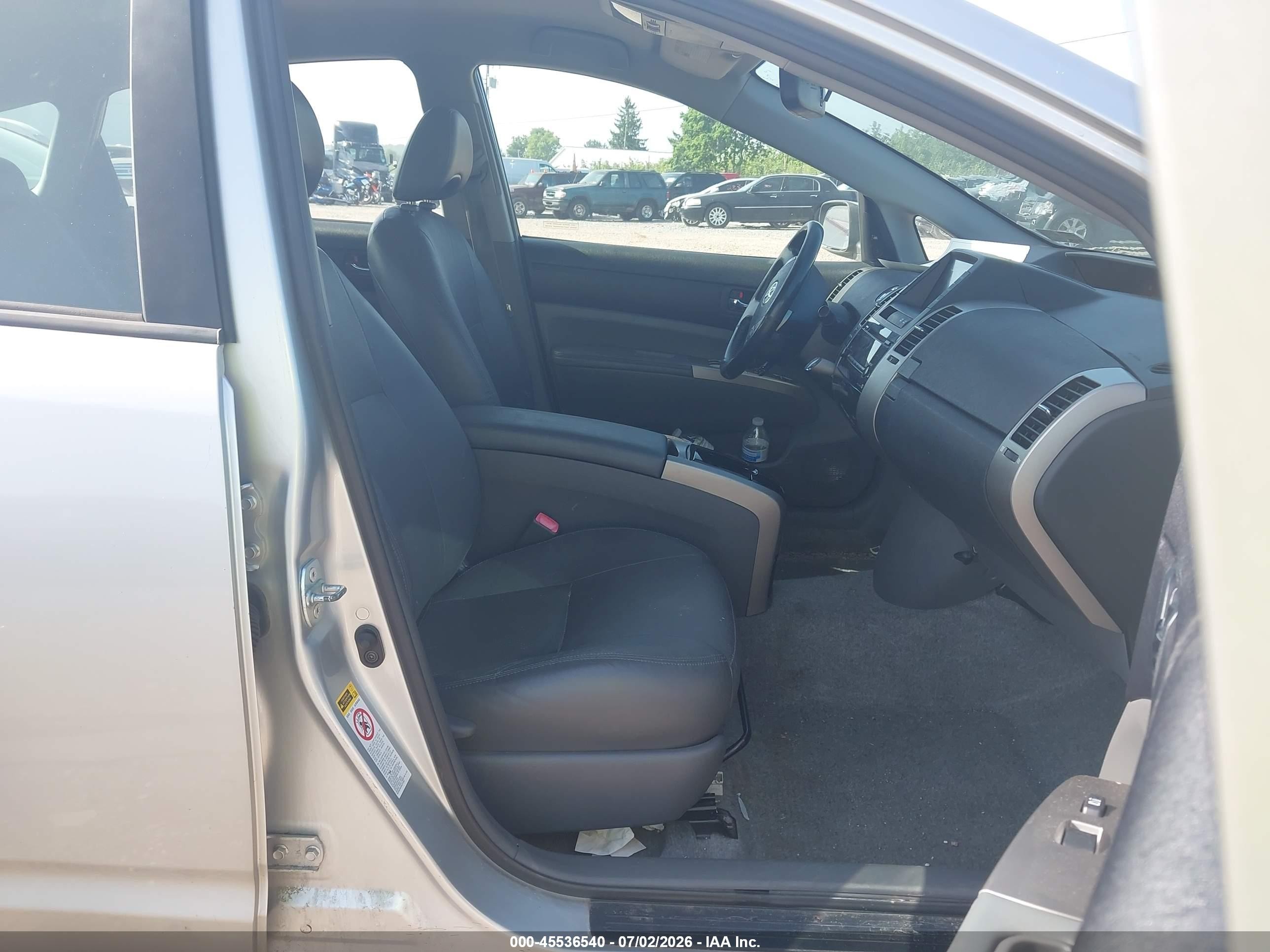 2006 Toyota Prius   Silver vin: JTDKB20U967073935