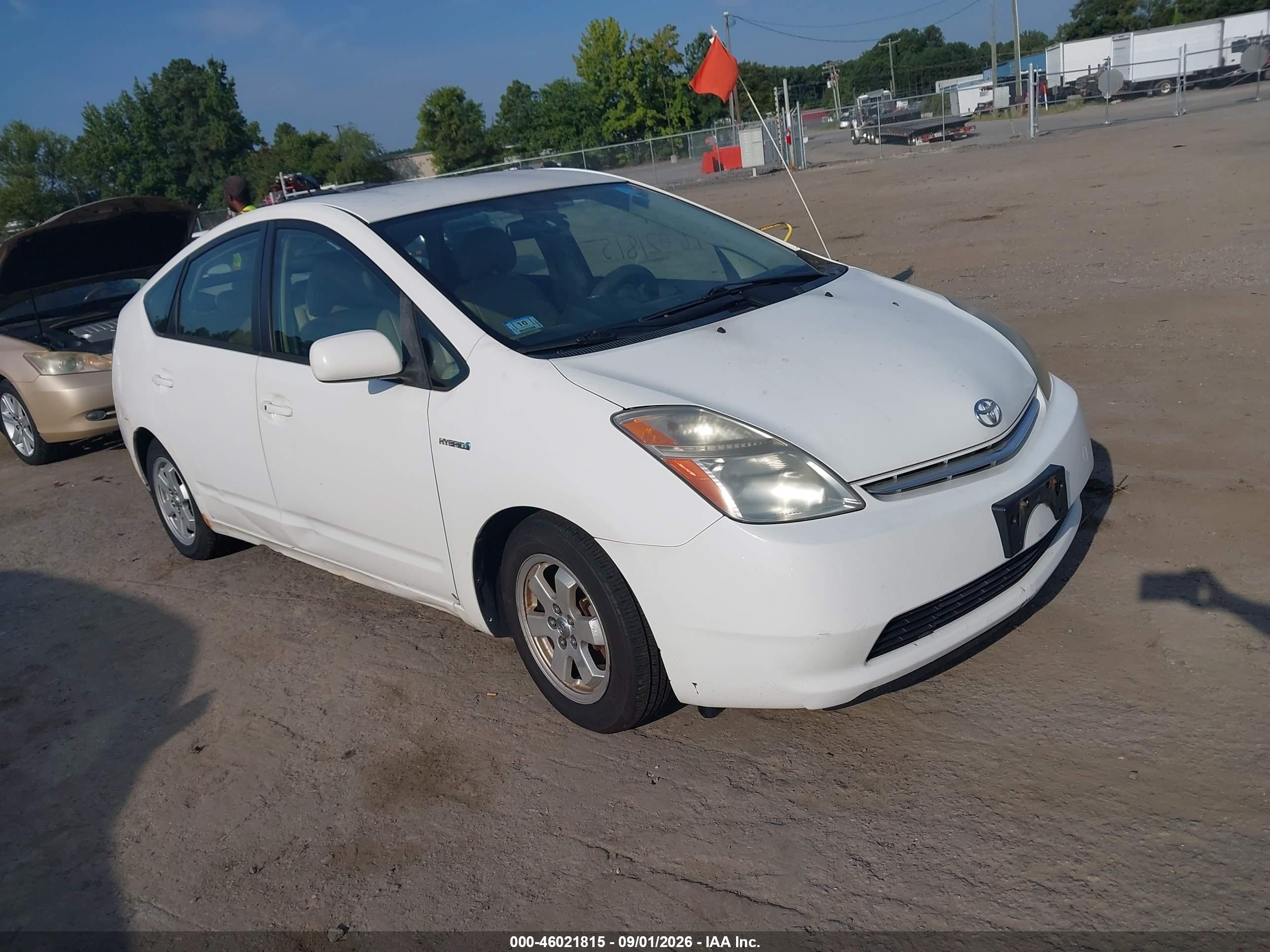 2006 Toyota Prius   White vin: JTDKB20U967529383