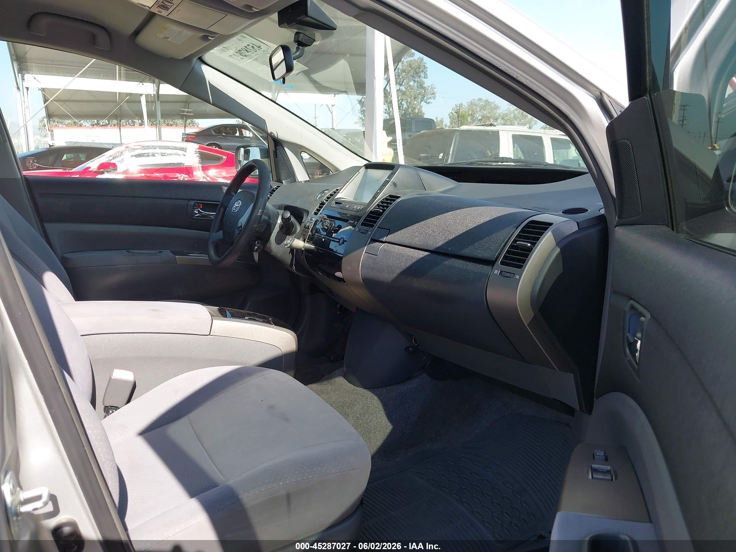 2006 Toyota Prius   Silver vin: JTDKB20U967531120
