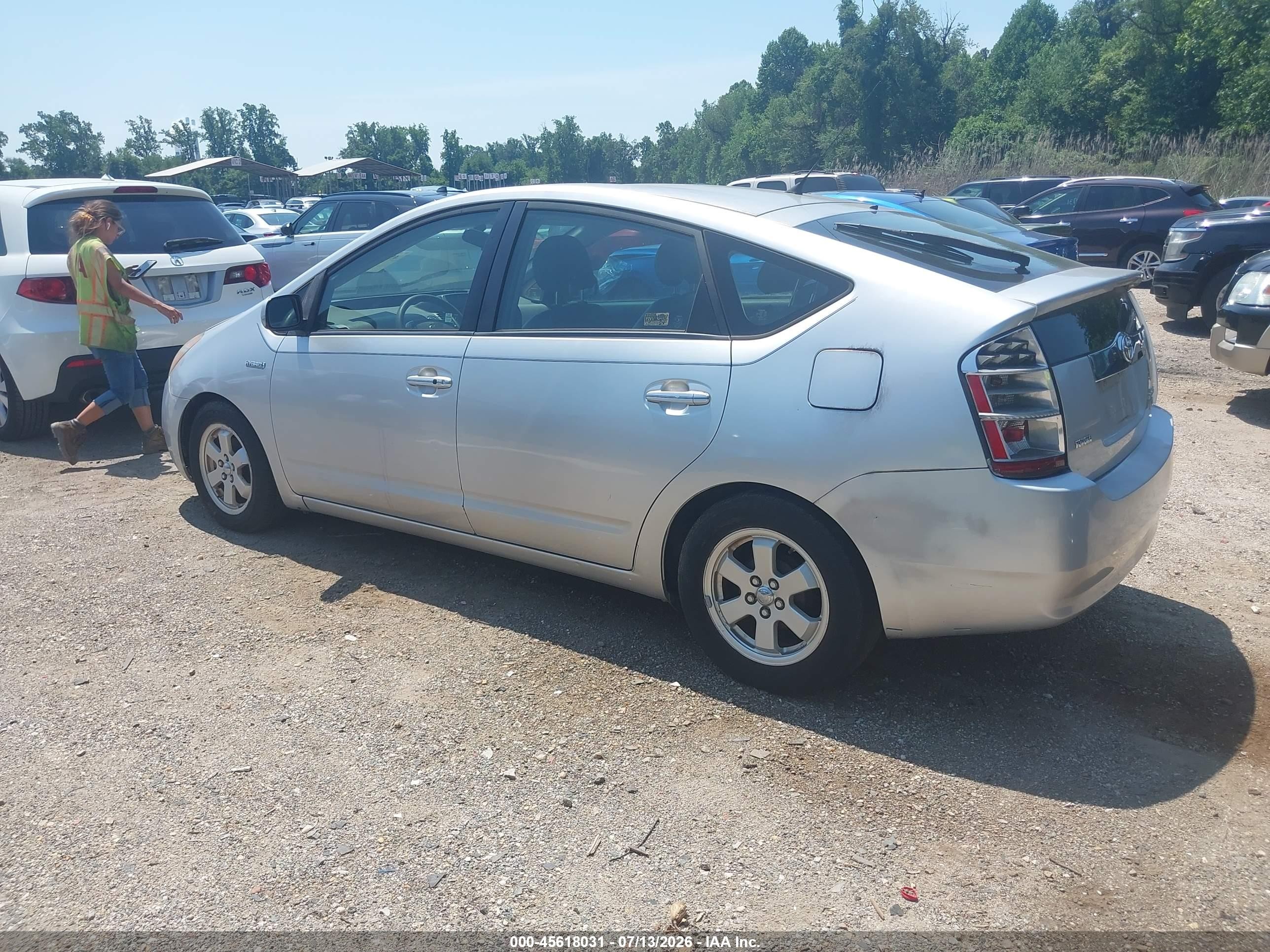 2007 Toyota Prius   Серебряный vin: JTDKB20U973205875