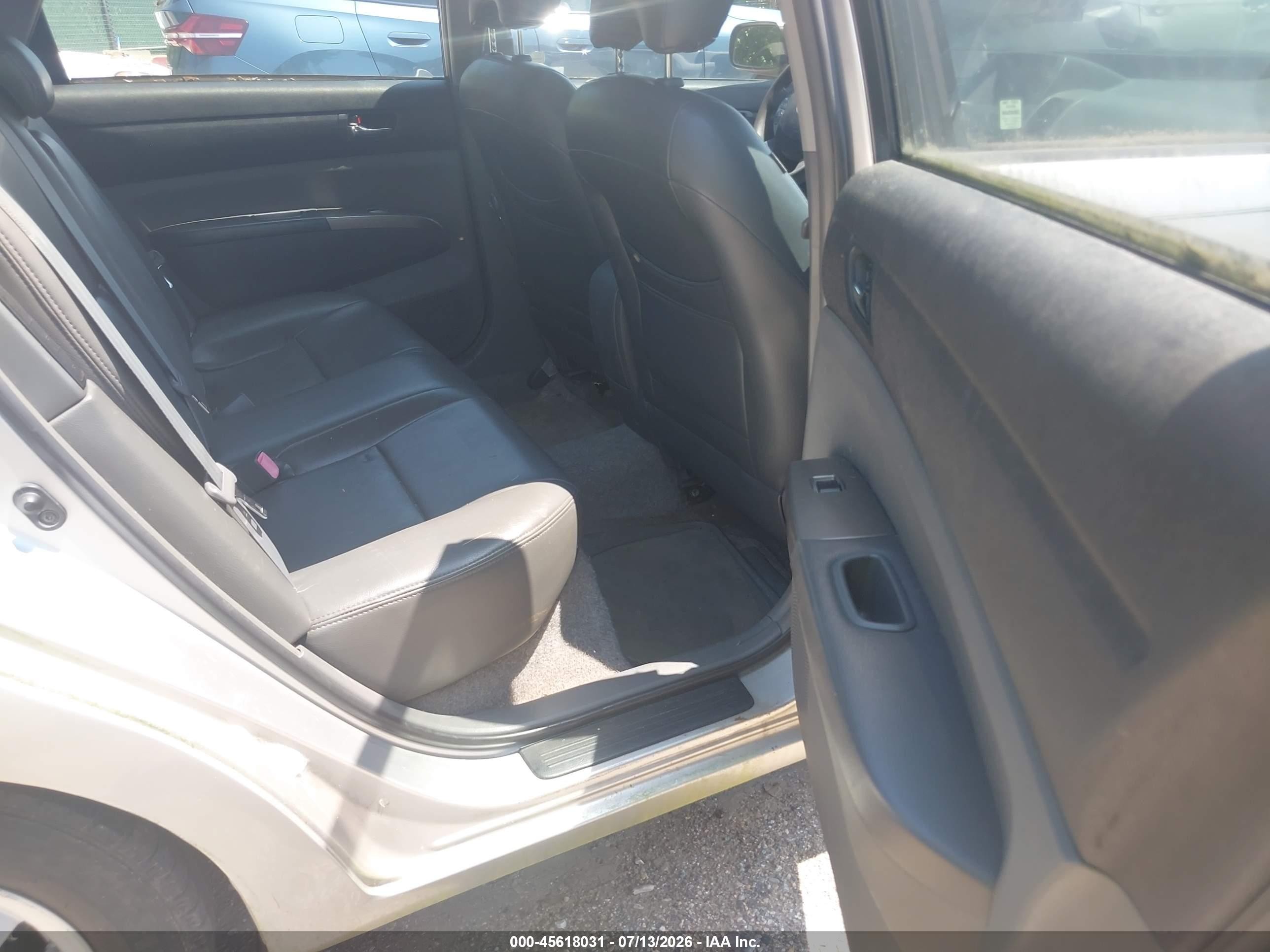 2007 Toyota Prius   Серебряный vin: JTDKB20U973205875