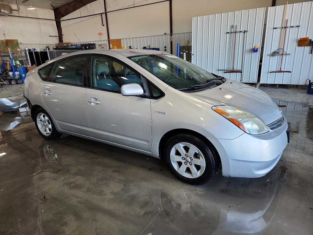 2007 Toyota Prius Base Silver vin: JTDKB20U973237628