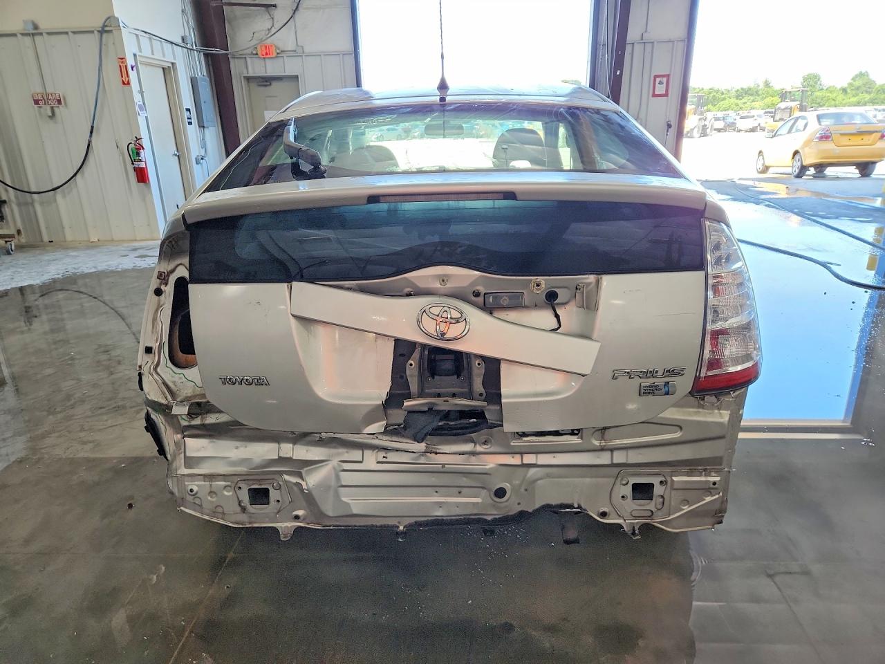 2007 Toyota Prius Base Silver vin: JTDKB20U973237628