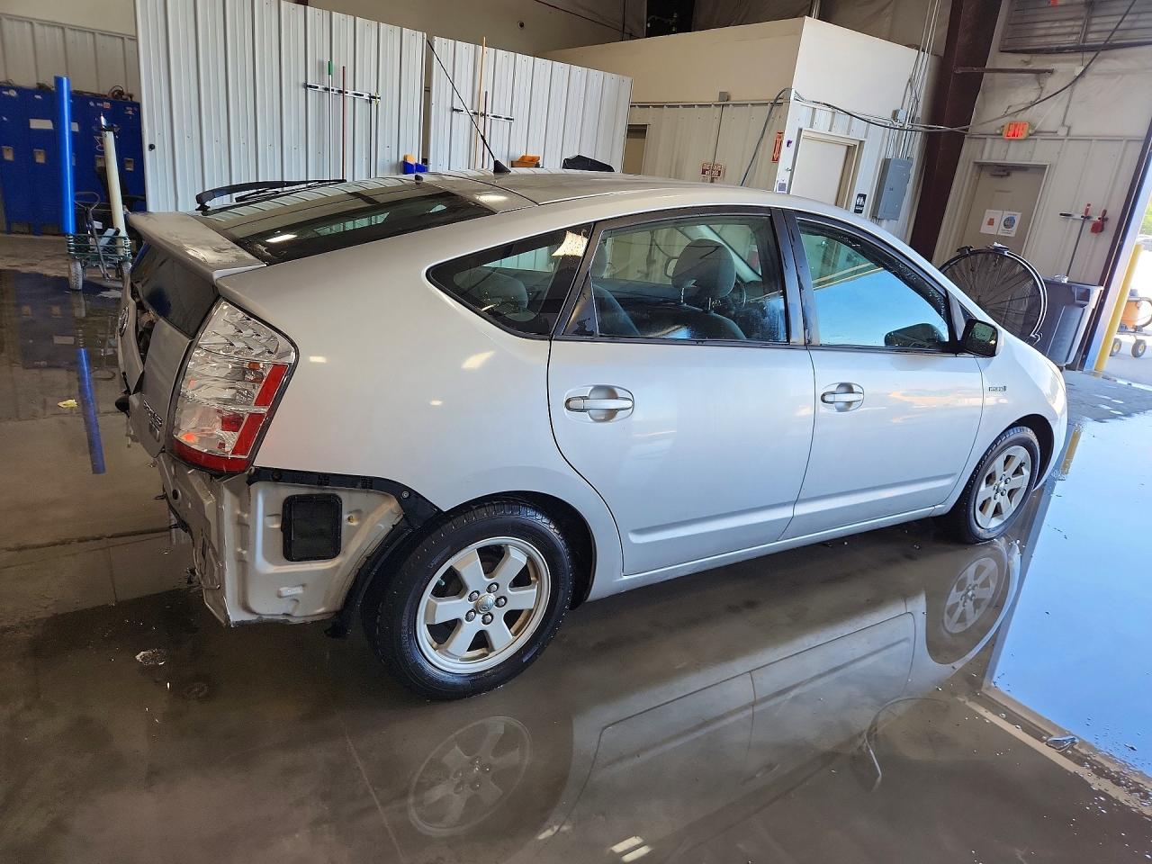 2007 Toyota Prius Base Silver vin: JTDKB20U973237628