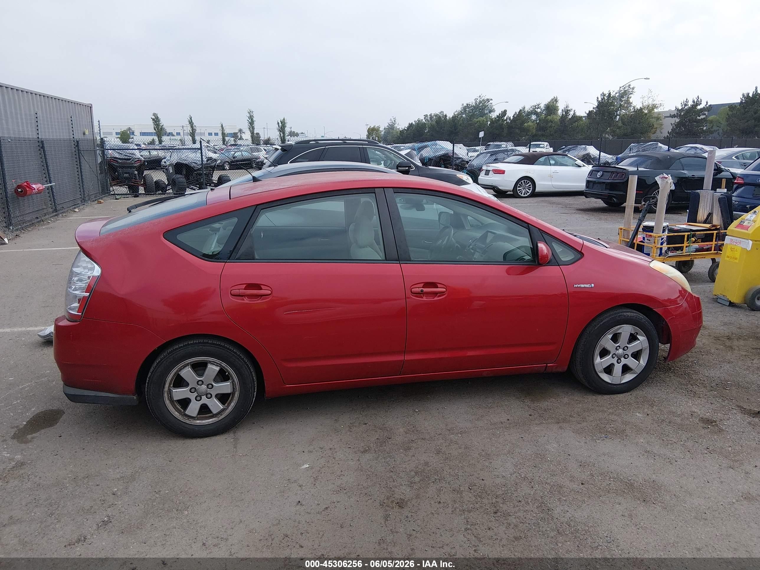 2007 Toyota Prius   Красный vin: JTDKB20U977084175