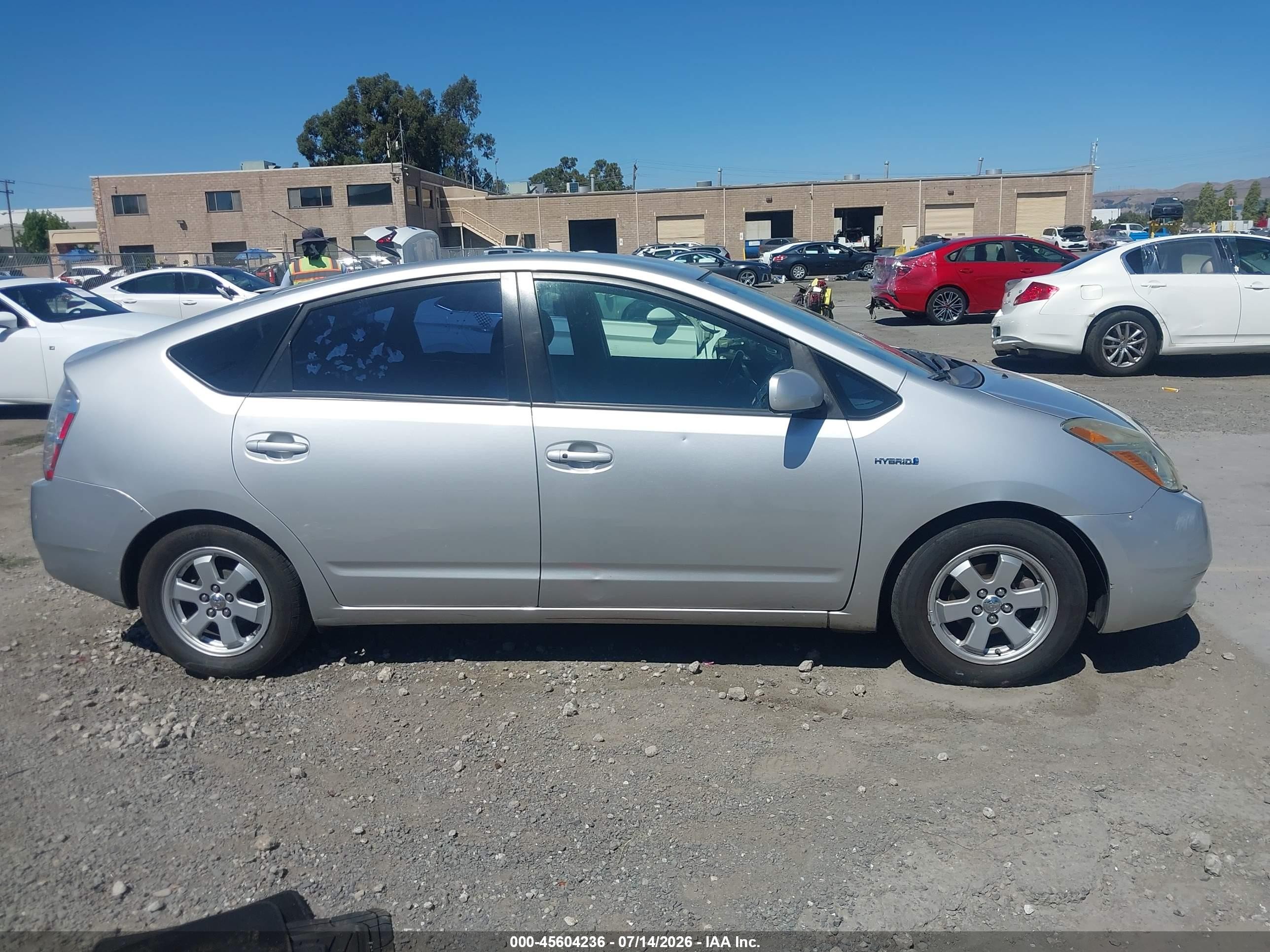 2007 Toyota Prius   Silver vin: JTDKB20U977558562