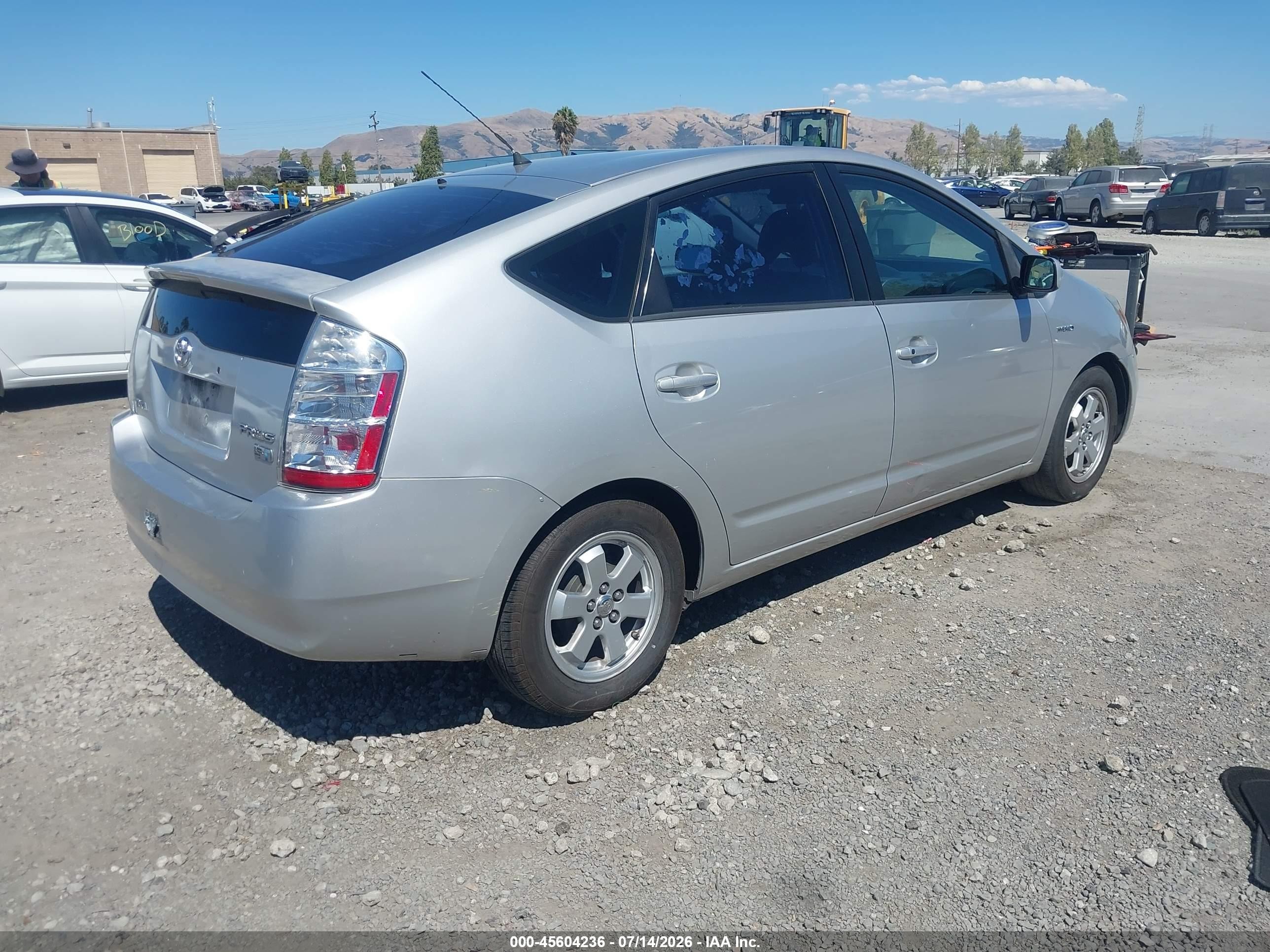 2007 Toyota Prius   Silver vin: JTDKB20U977558562