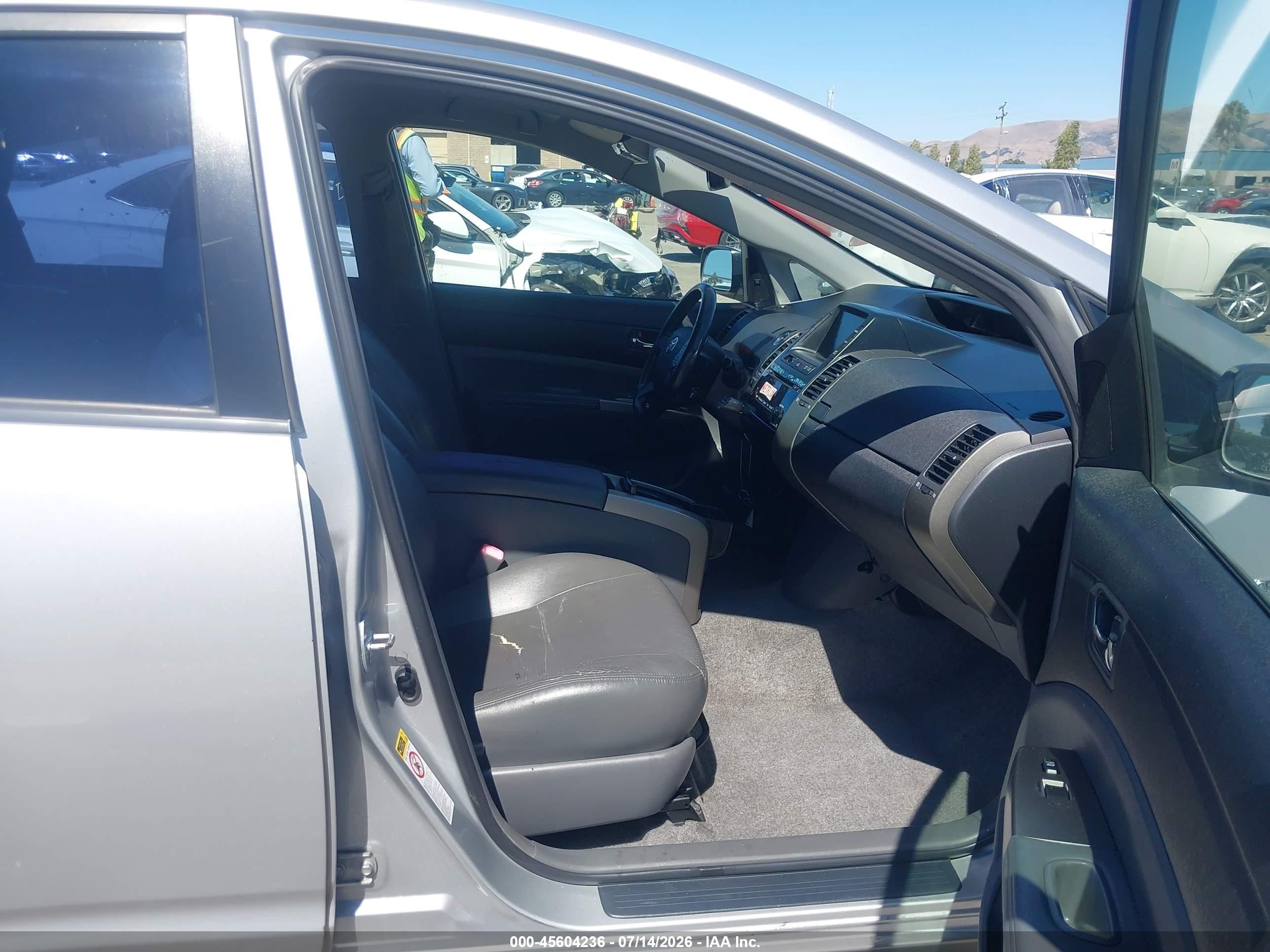 2007 Toyota Prius   Silver vin: JTDKB20U977558562