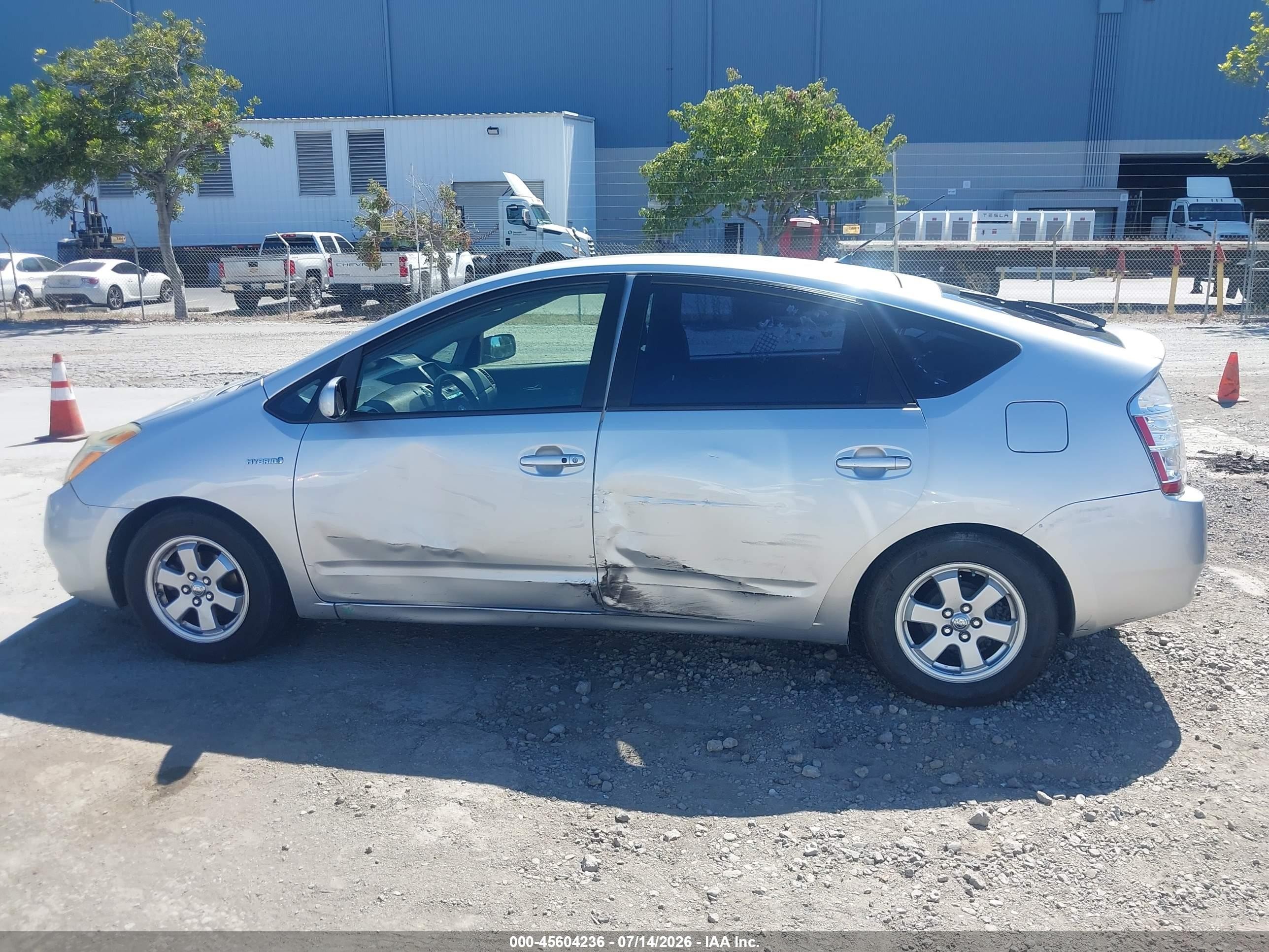 2007 Toyota Prius   Silver vin: JTDKB20U977558562