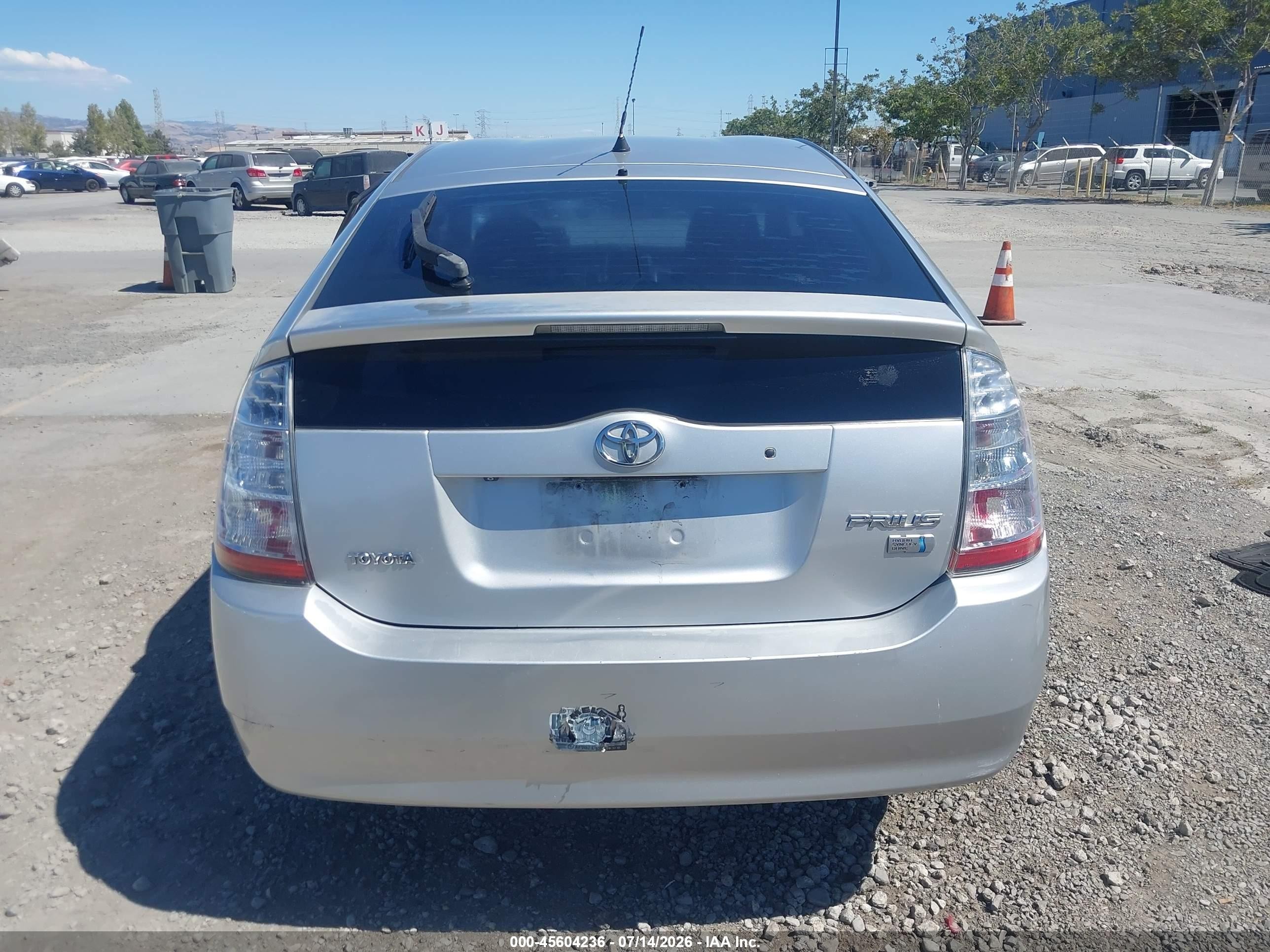 2007 Toyota Prius   Silver vin: JTDKB20U977558562