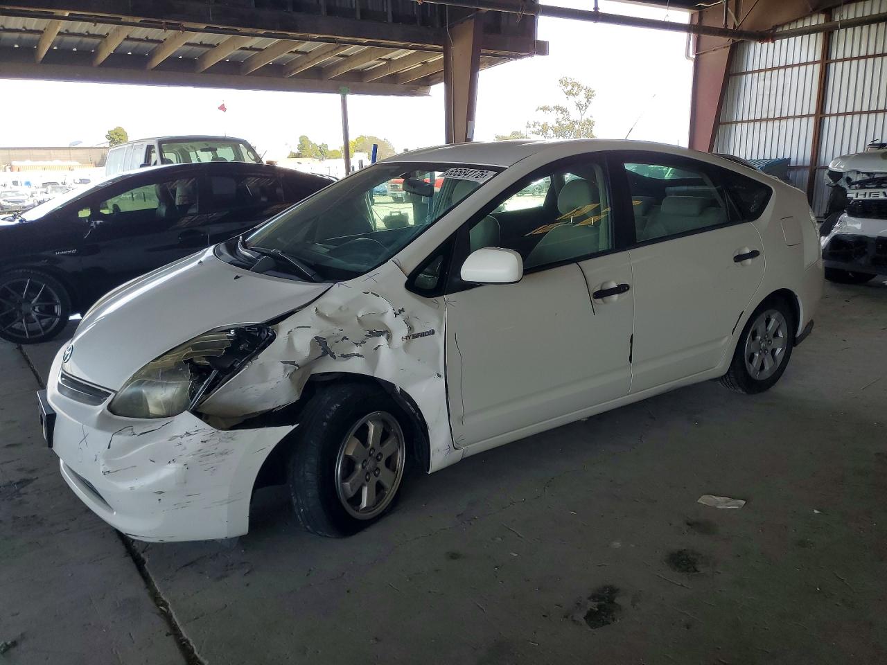 2007 Toyota Prius Base White vin: JTDKB20U977567973