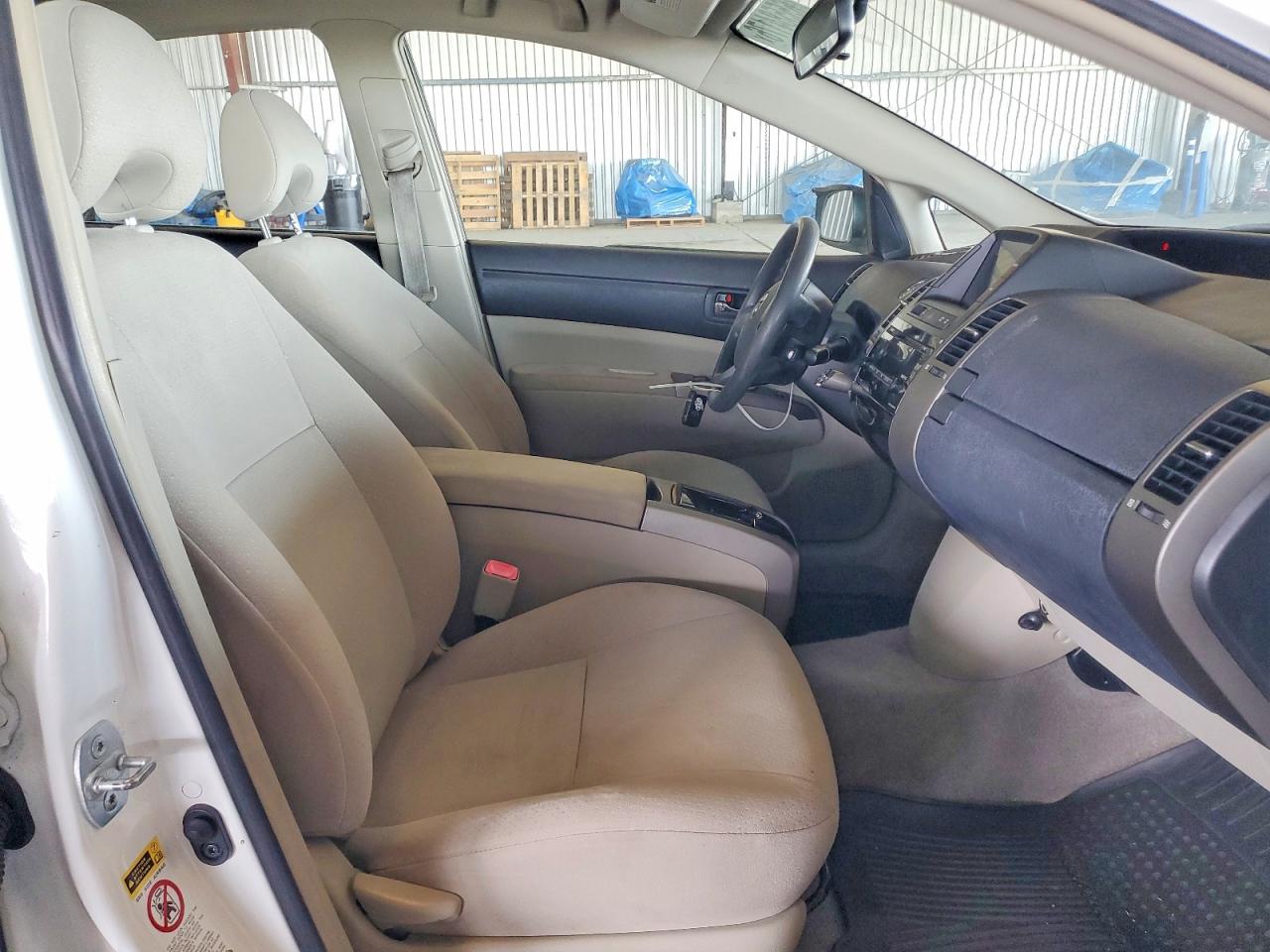 2007 Toyota Prius Base White vin: JTDKB20U977567973