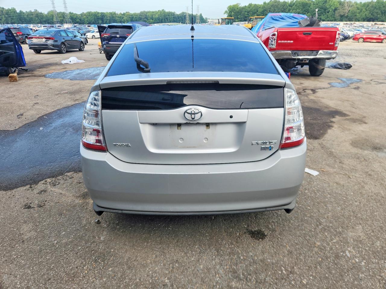 2007 Toyota Prius Base Серебряный vin: JTDKB20U977591965