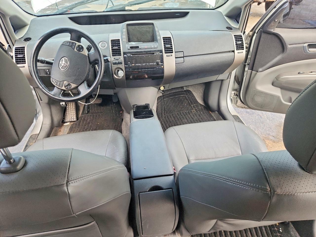 2007 Toyota Prius Base Серебряный vin: JTDKB20U977591965