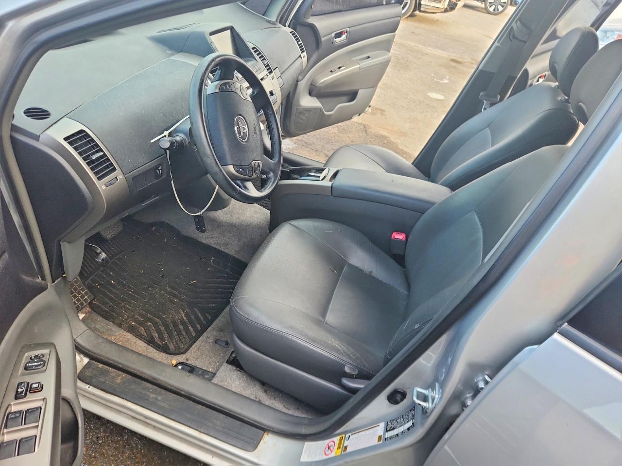 2007 Toyota Prius Base Серебряный vin: JTDKB20U977591965