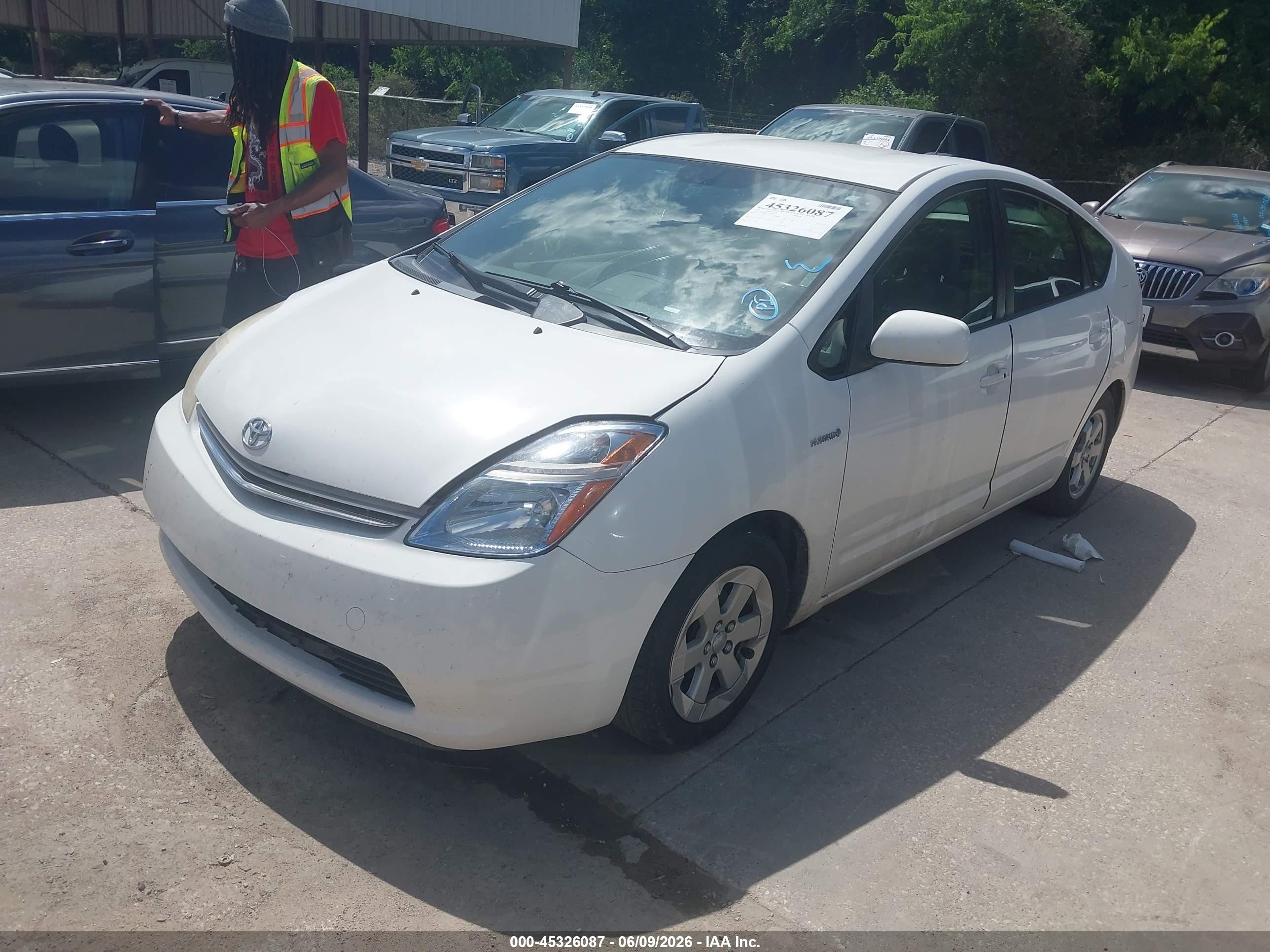2007 Toyota Prius   White vin: JTDKB20U977619022