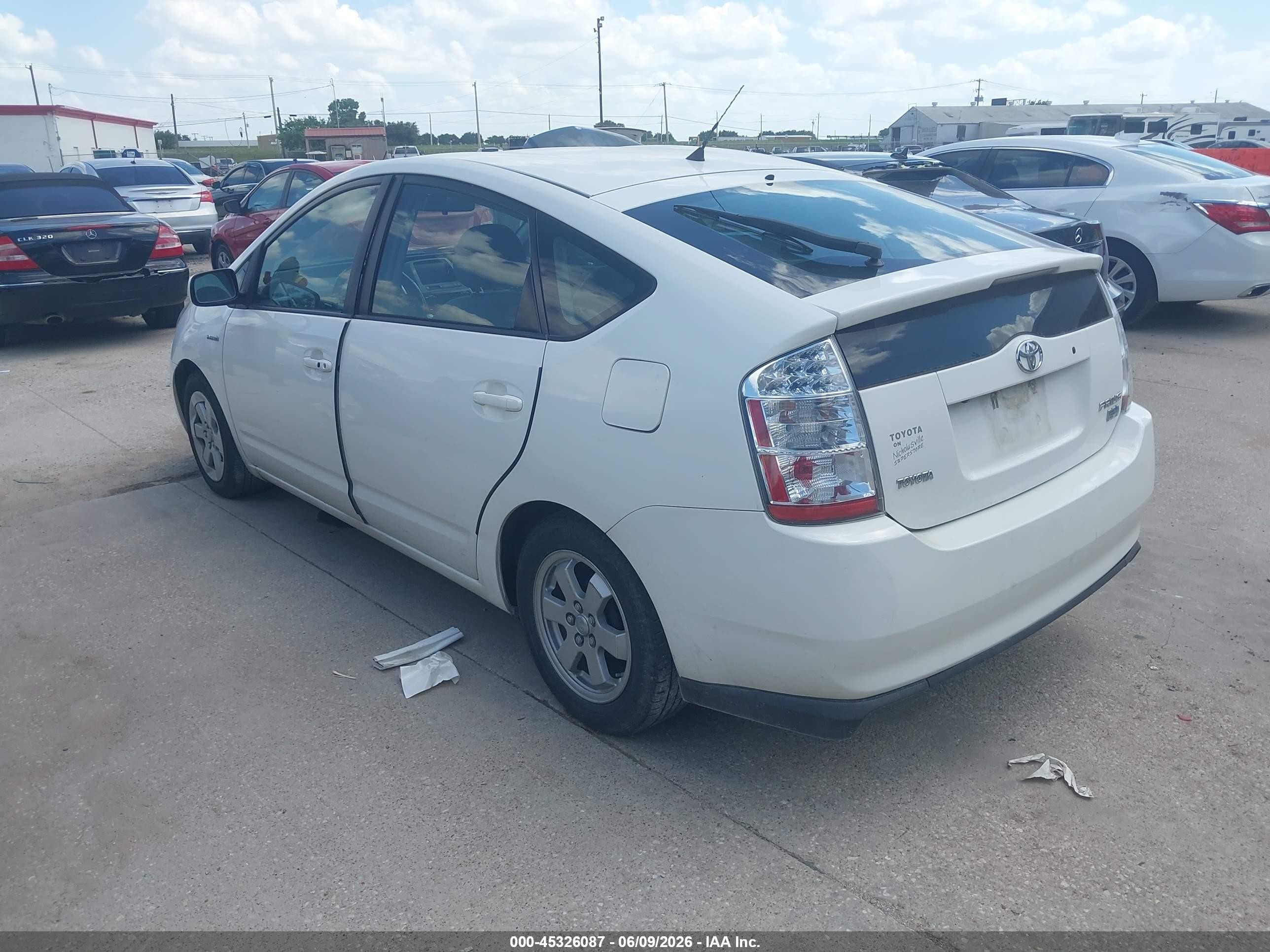 2007 Toyota Prius   White vin: JTDKB20U977619022