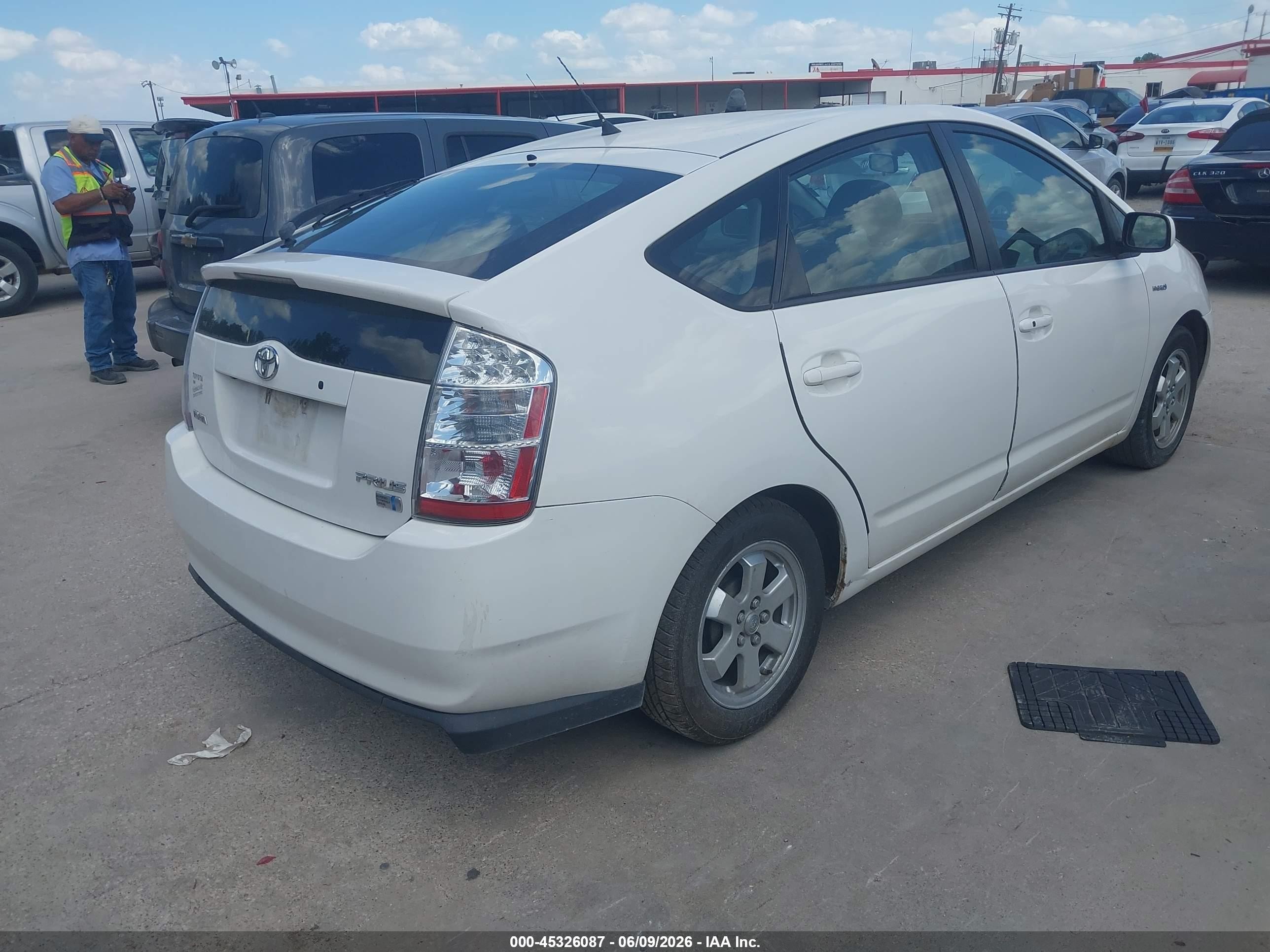 2007 Toyota Prius   White vin: JTDKB20U977619022