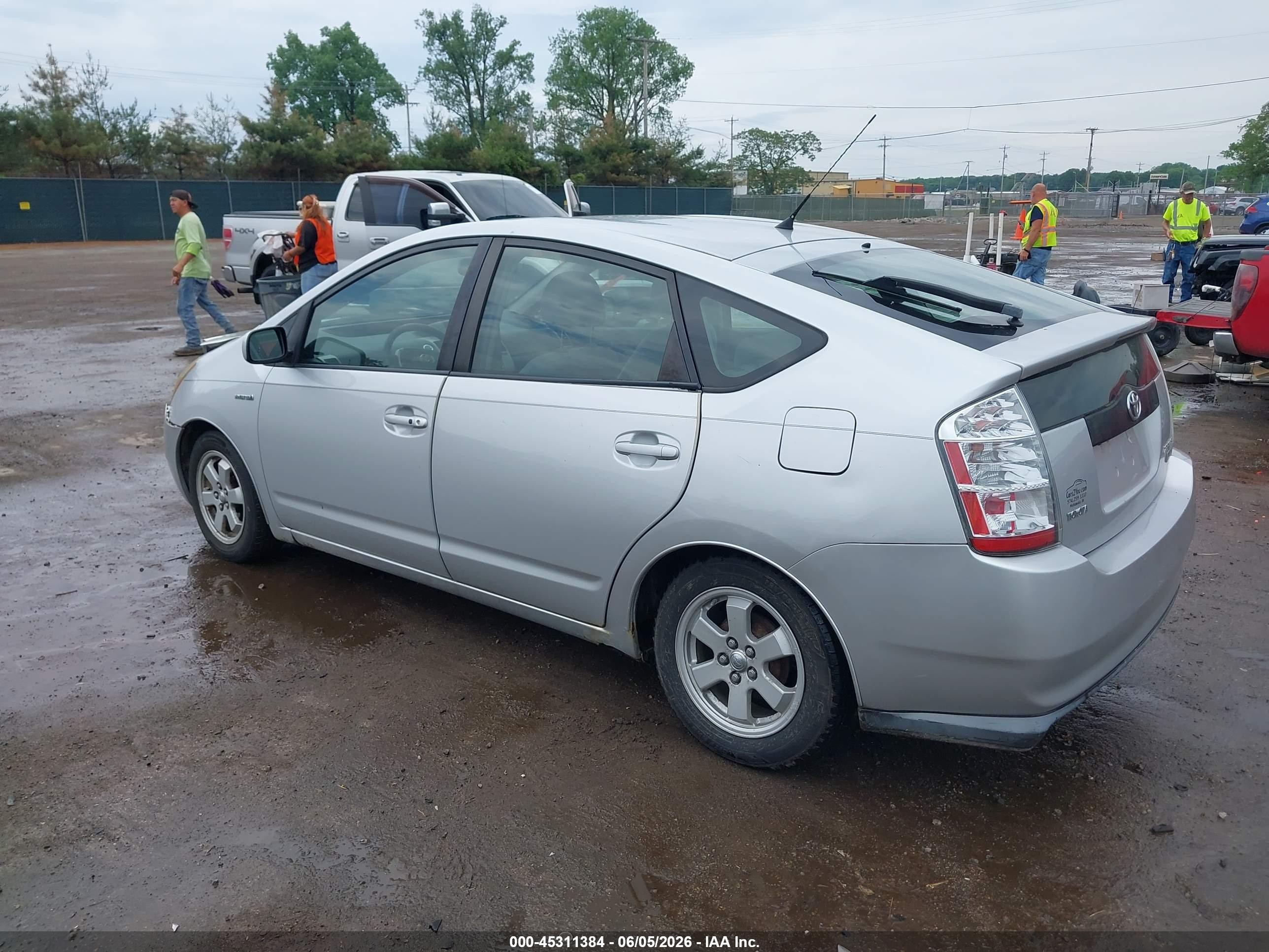 2007 Toyota Prius   Silver vin: JTDKB20U977642039