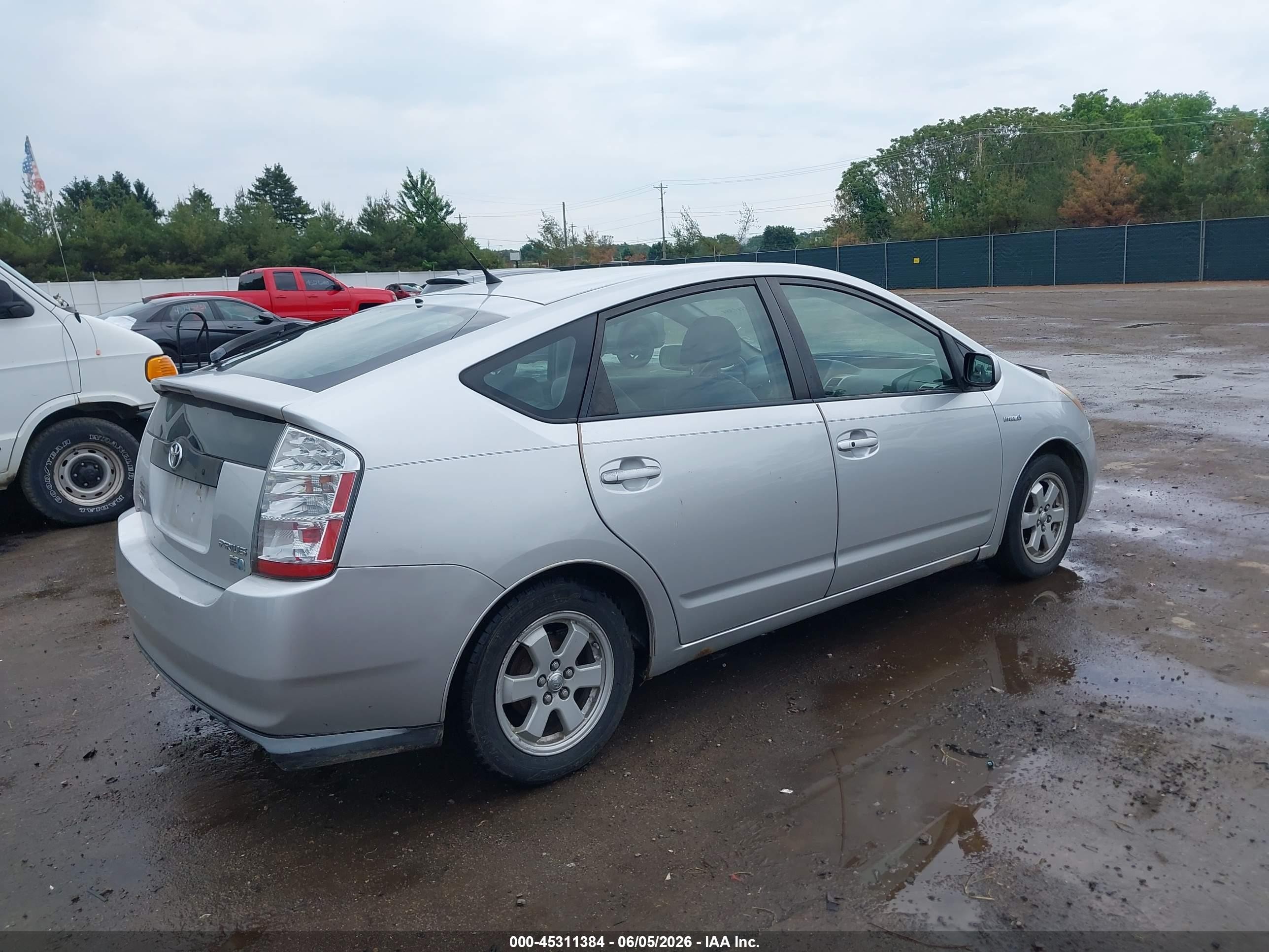 2007 Toyota Prius   Silver vin: JTDKB20U977642039