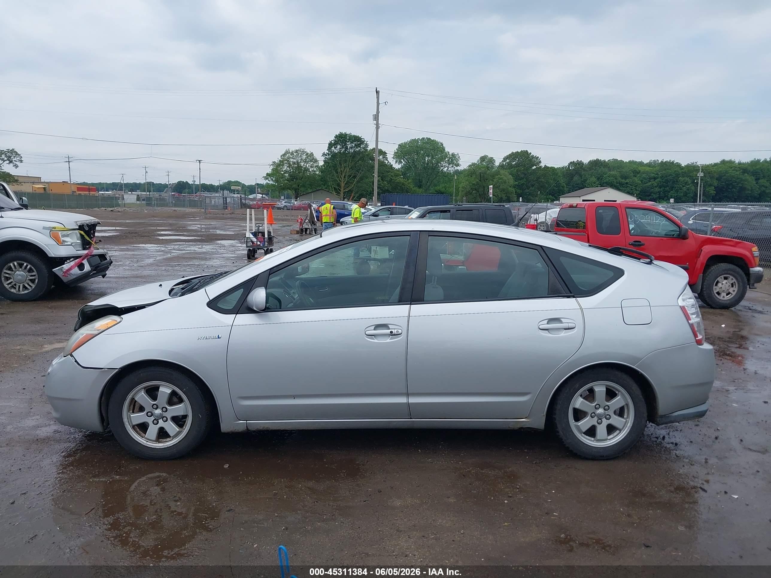 2007 Toyota Prius   Silver vin: JTDKB20U977642039
