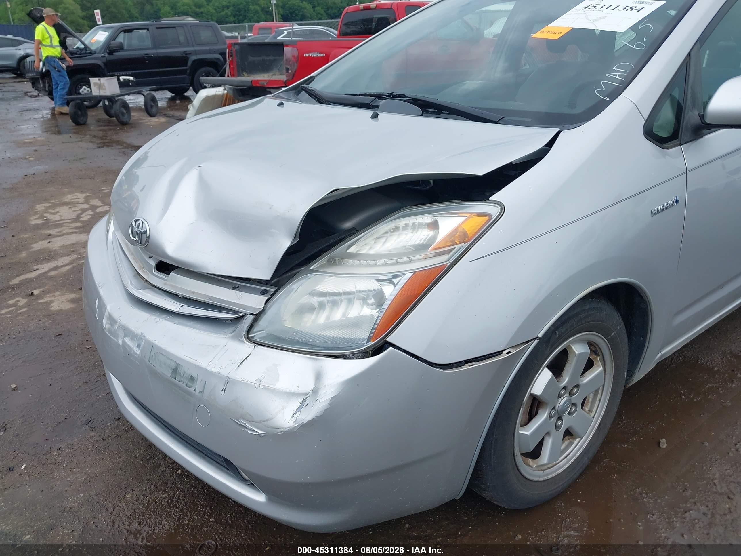 2007 Toyota Prius   Silver vin: JTDKB20U977642039
