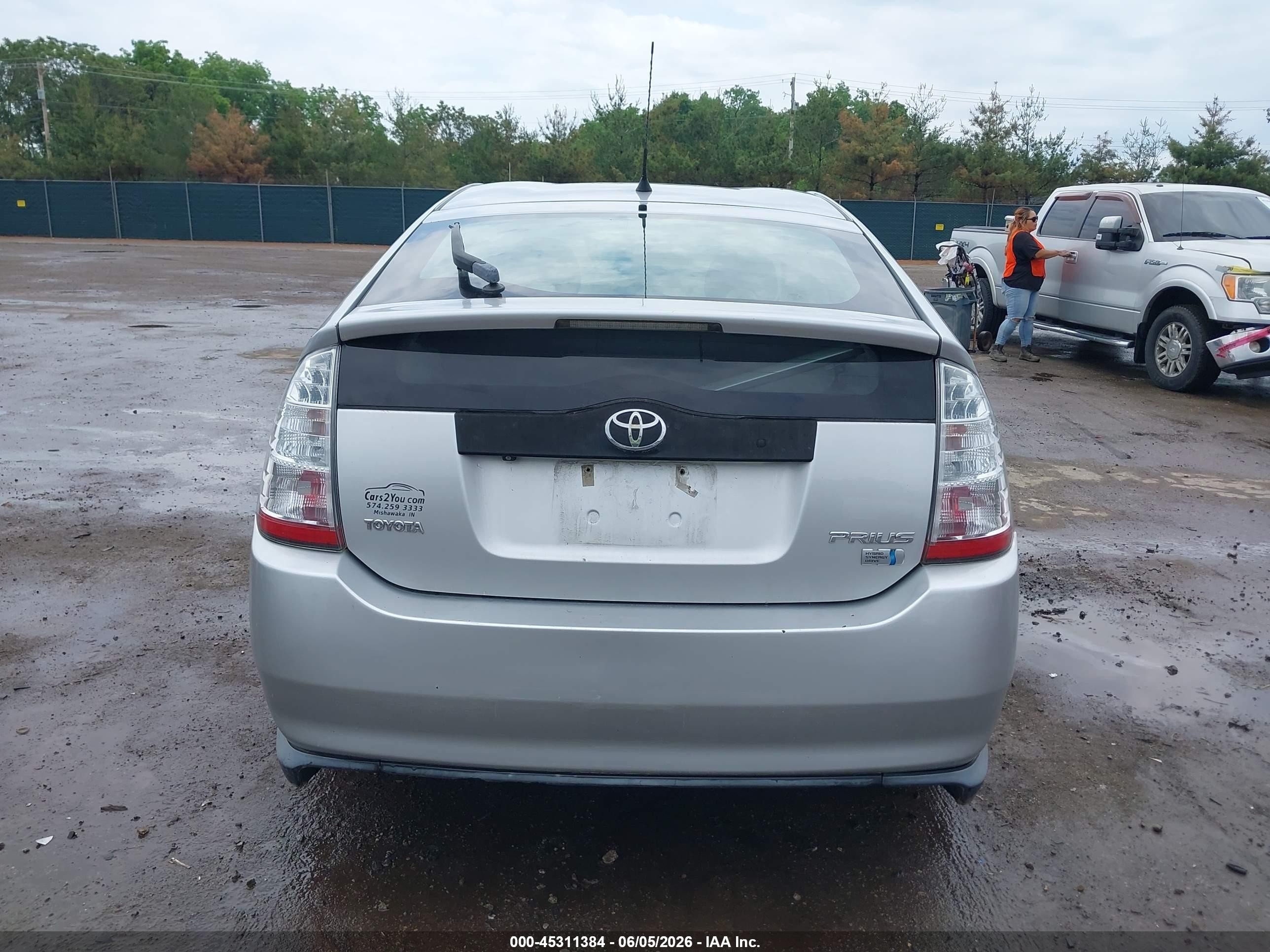 2007 Toyota Prius   Silver vin: JTDKB20U977642039