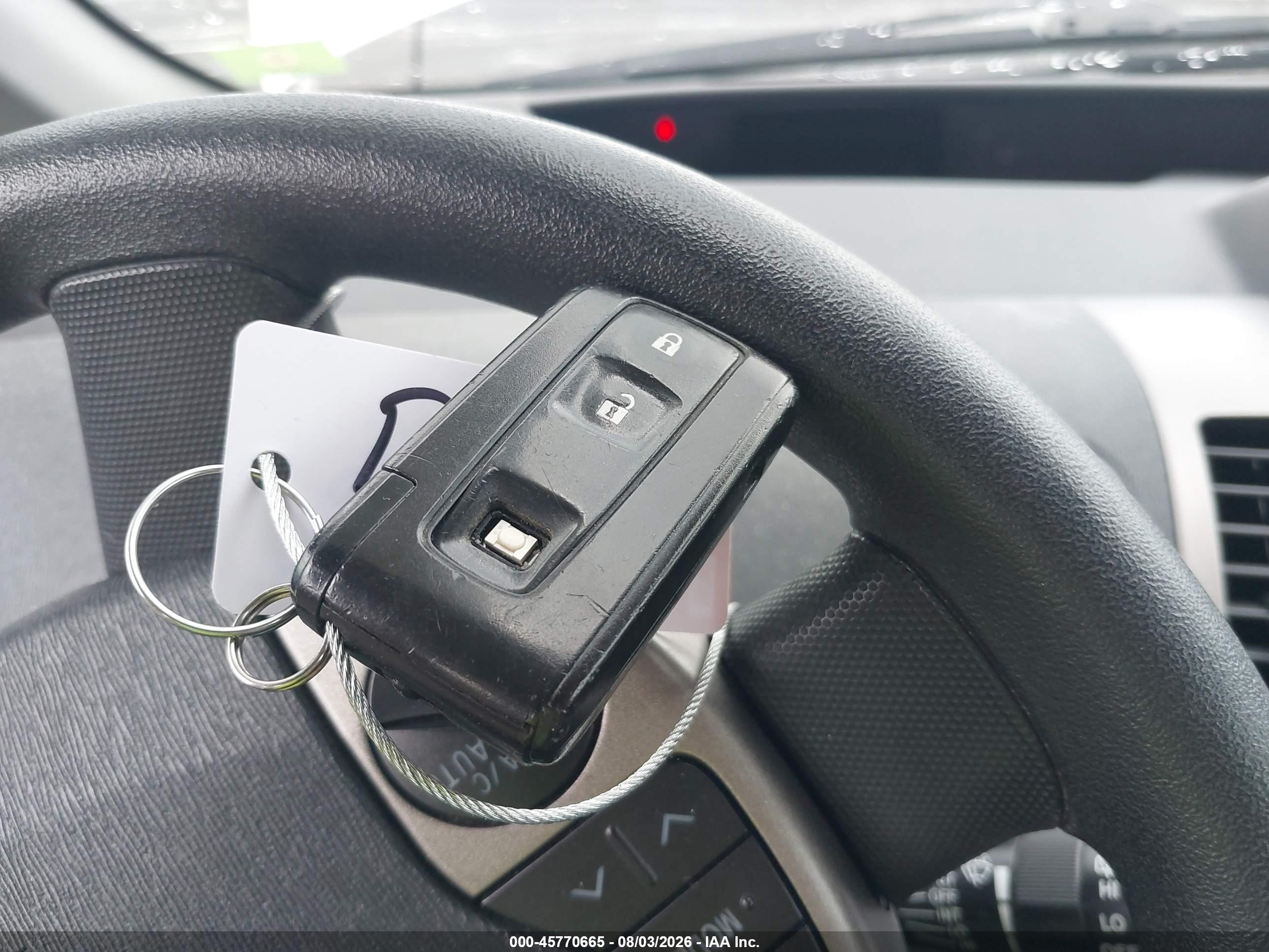 2007 Toyota Prius   Белый vin: JTDKB20U977664638