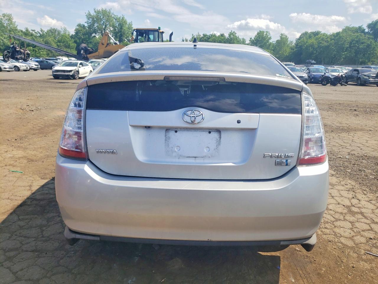 2007 Toyota Prius Base Silver vin: JTDKB20U977684047
