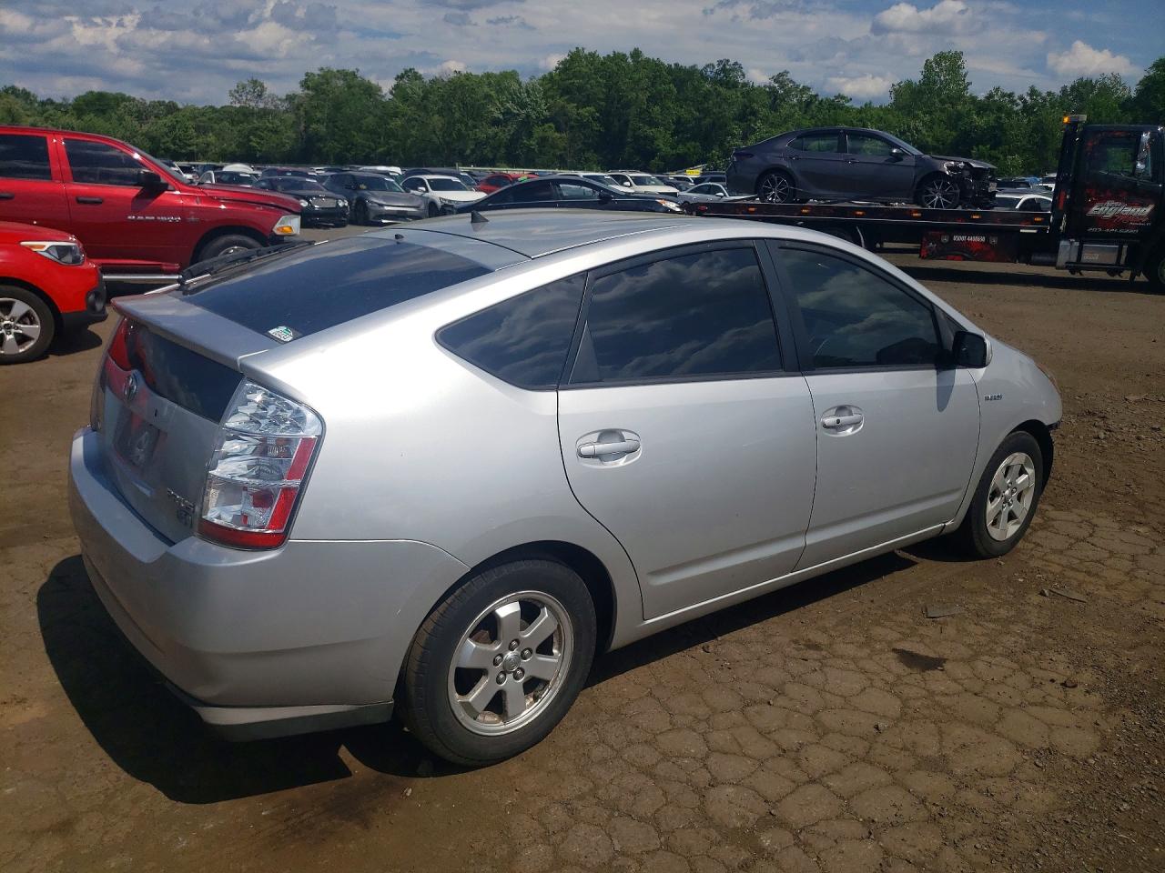 2007 Toyota Prius Base Silver vin: JTDKB20U977684047