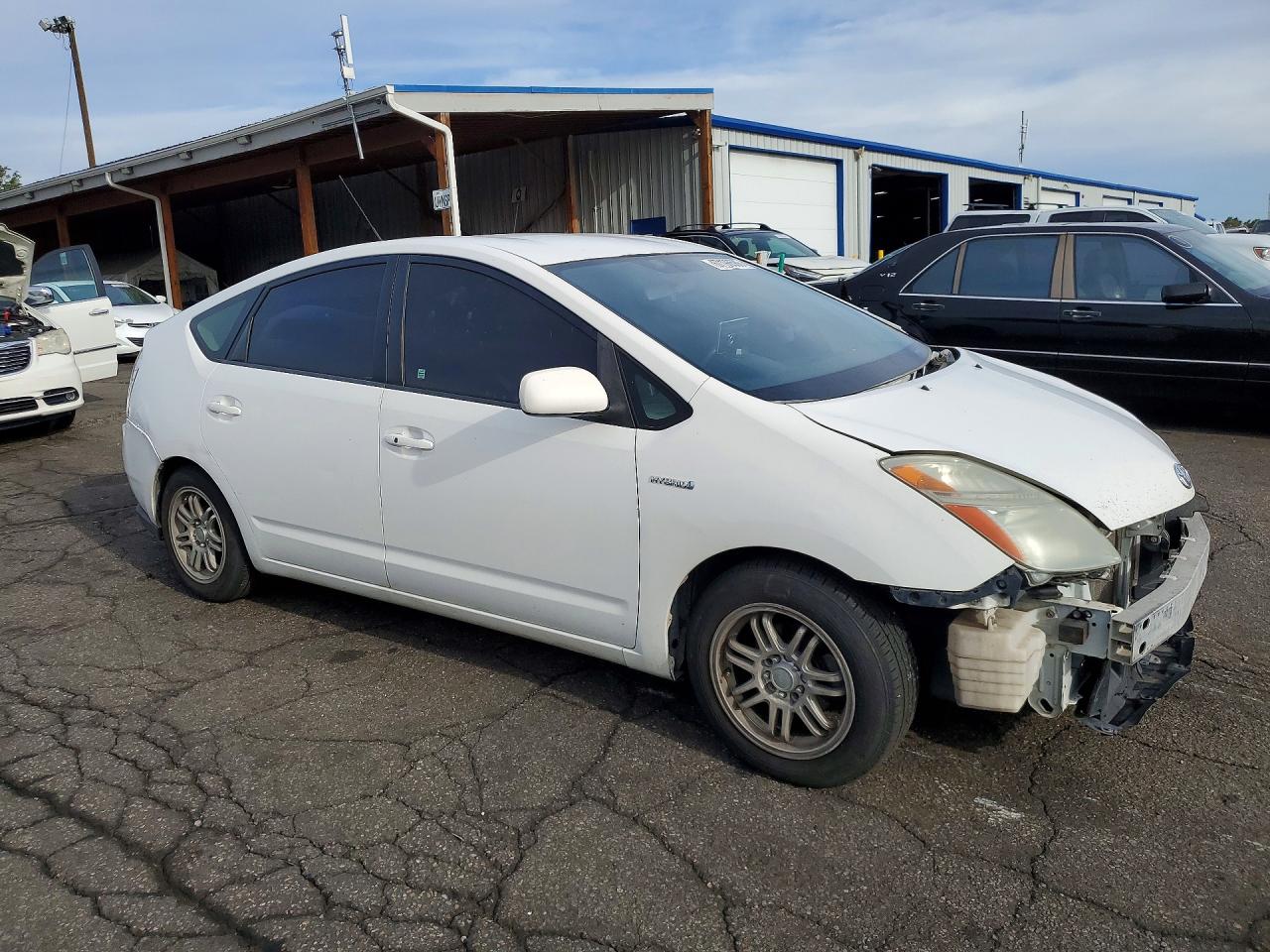 2008 Toyota Prius Base Белый vin: JTDKB20U983338329