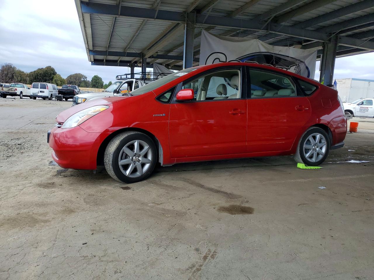 2008 Toyota Prius Touring Red vin: JTDKB20U983367152