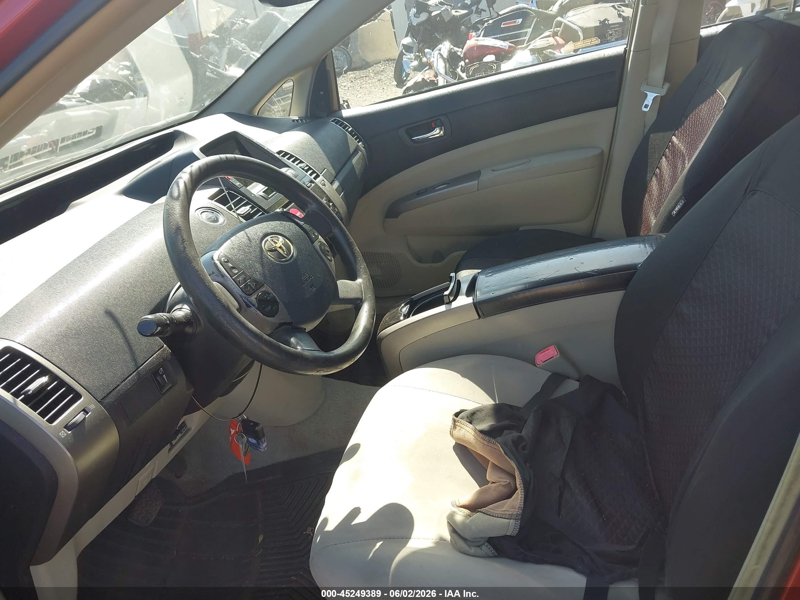 2008 Toyota Prius   Red vin: JTDKB20U983369662